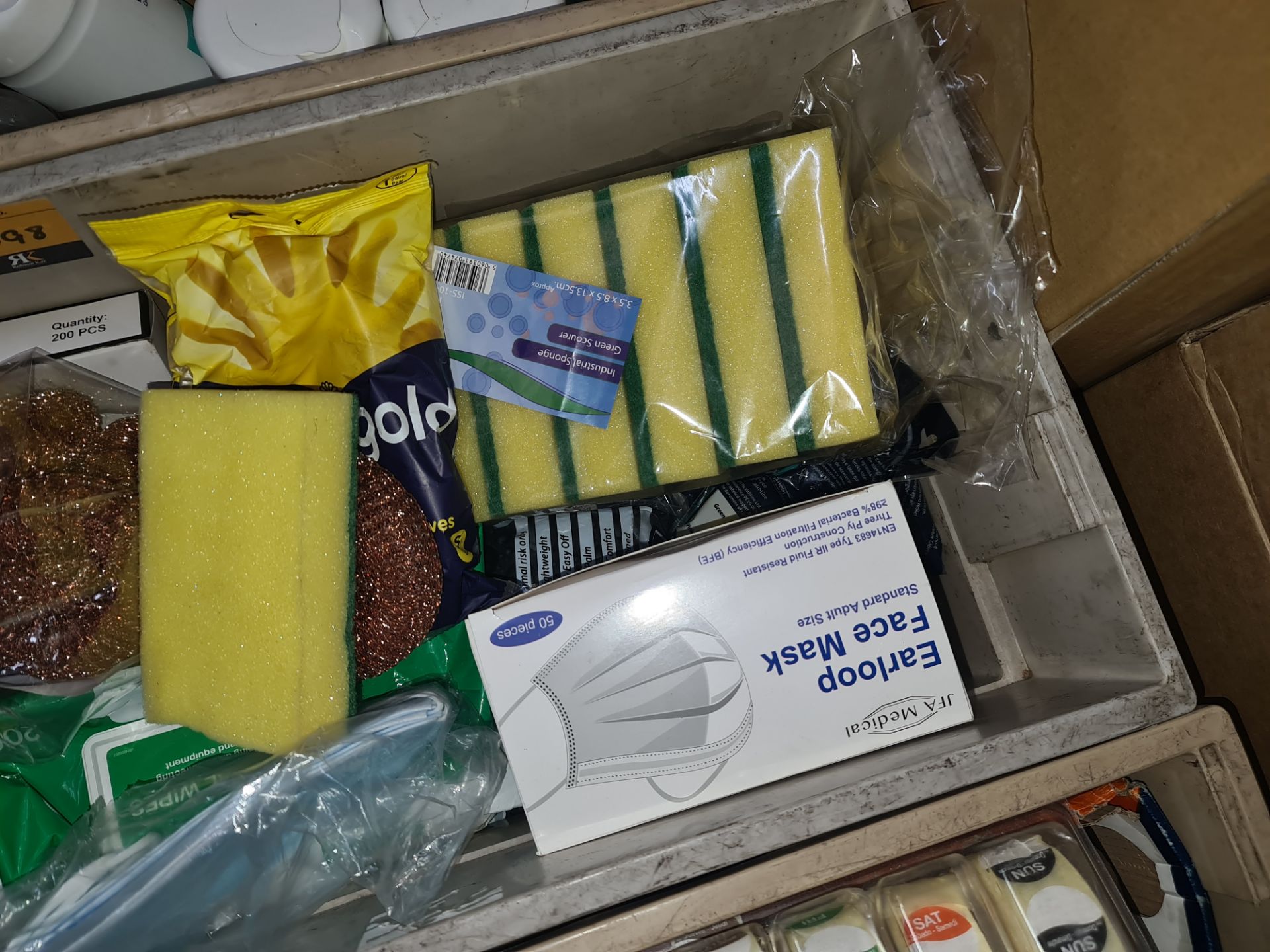 Contents of a crate of cleaning & hygiene related items - crate excluded - Image 3 of 3