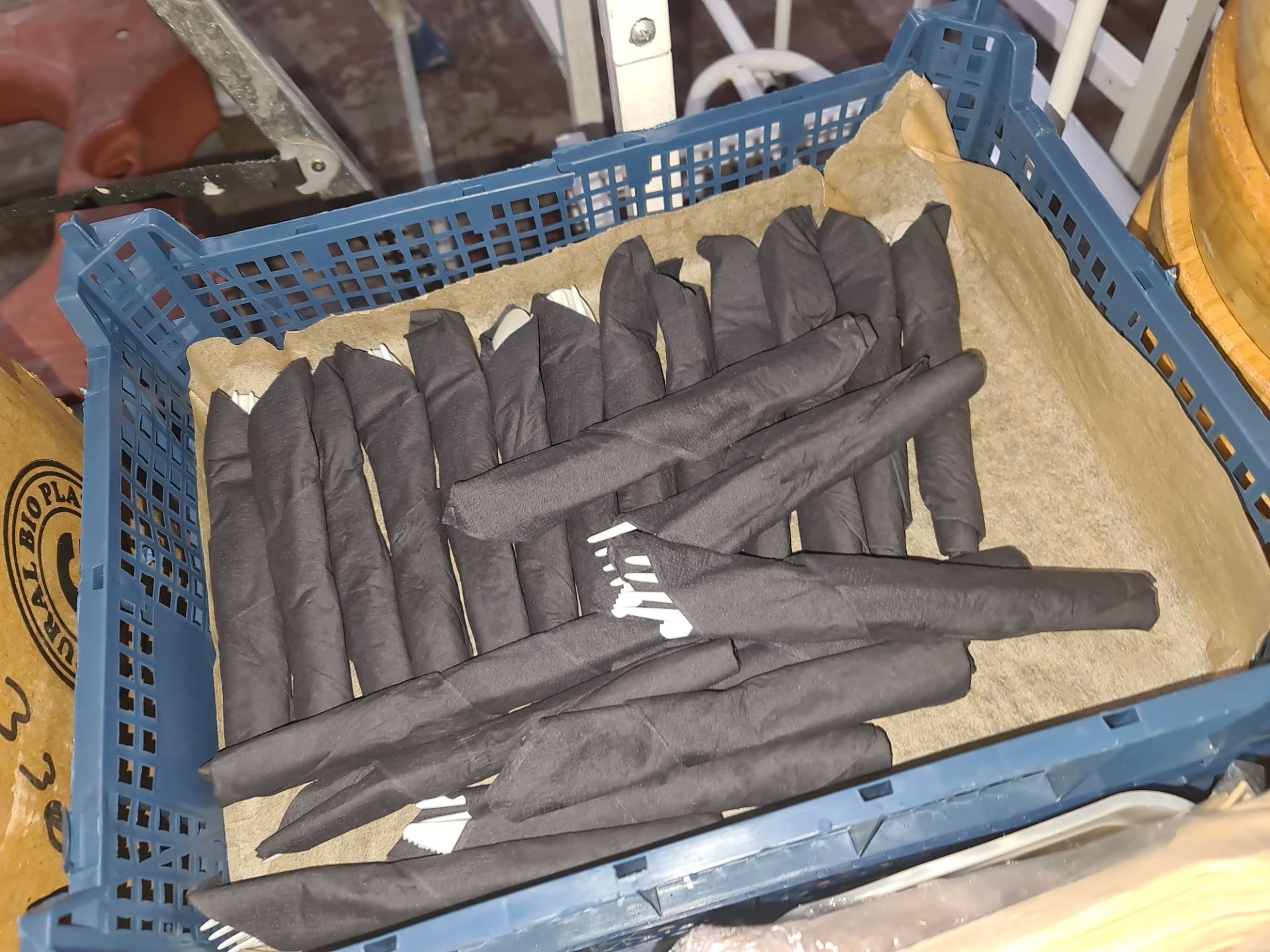 Large quantity of disposable cutlery & stirrers, mostly in compostable wood but some in plastic, inc - Image 7 of 8