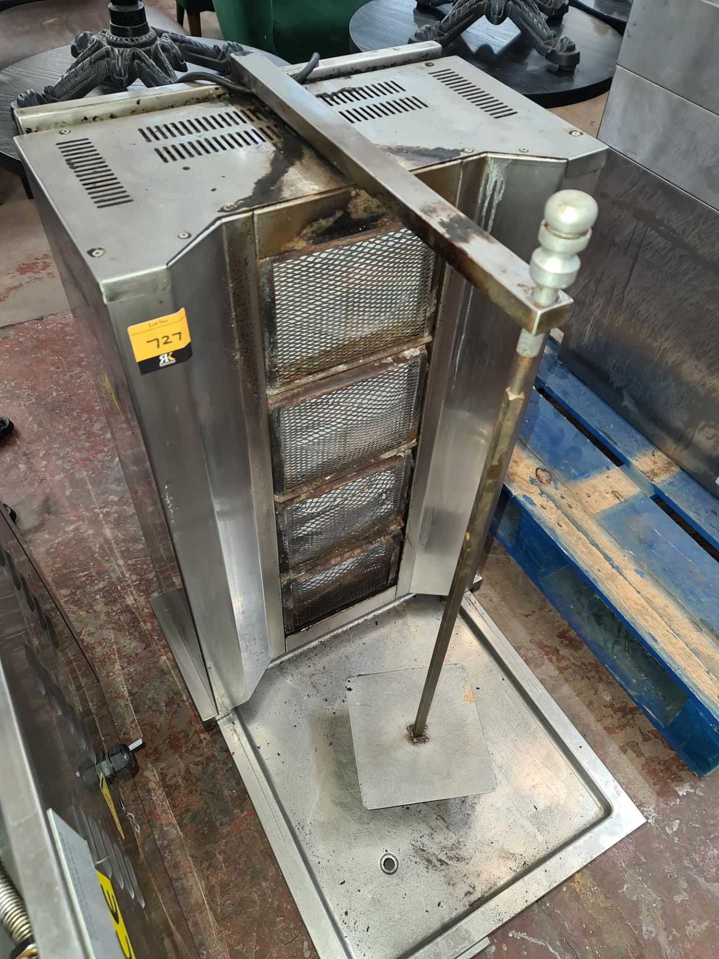 Stainless steel vertical rotating kebab machine by Baysan with multi temperature controls - Image 2 of 4