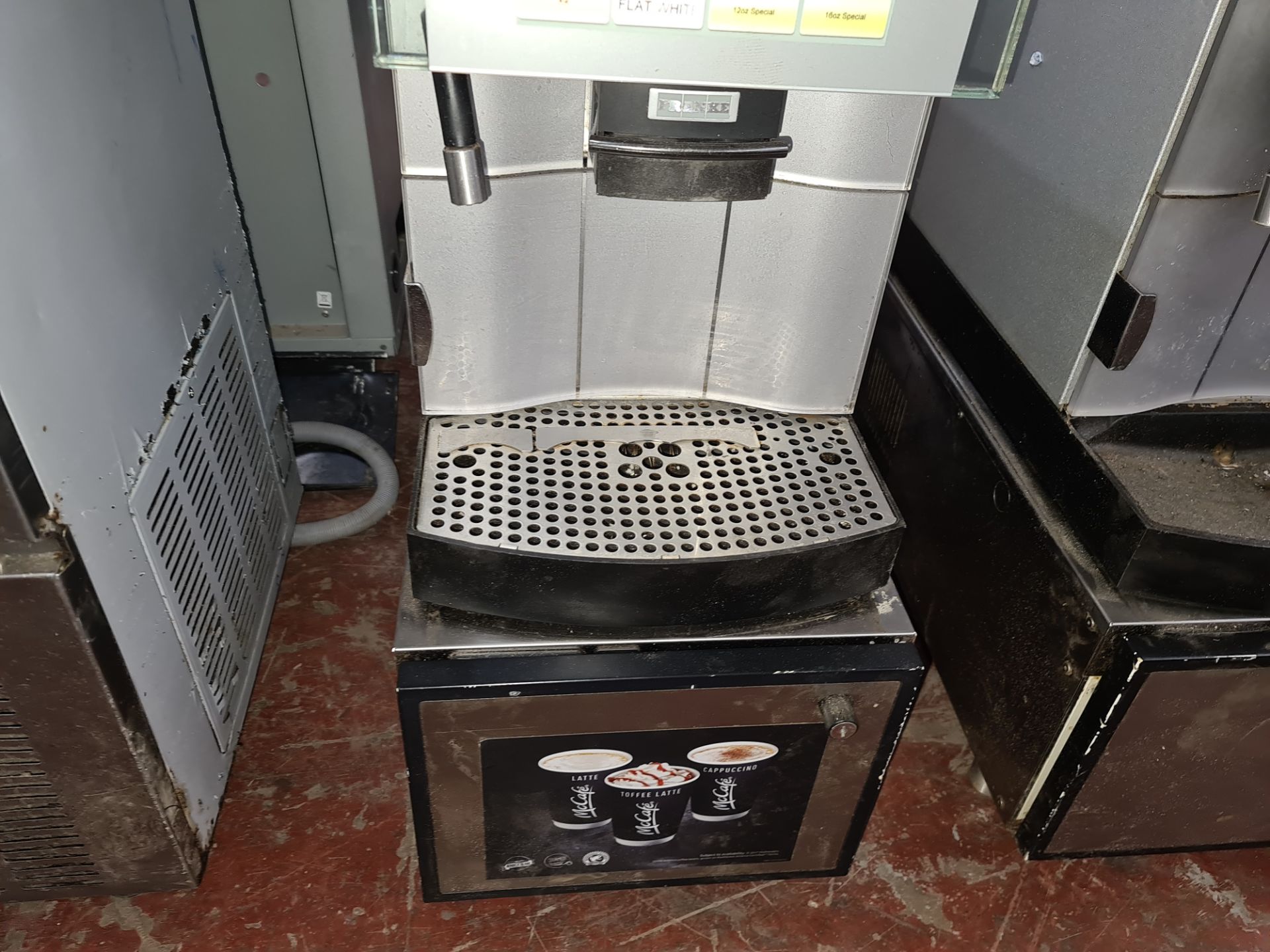 Bean-to-cup coffee machine - no hoppers & therefore all faults - Image 2 of 4