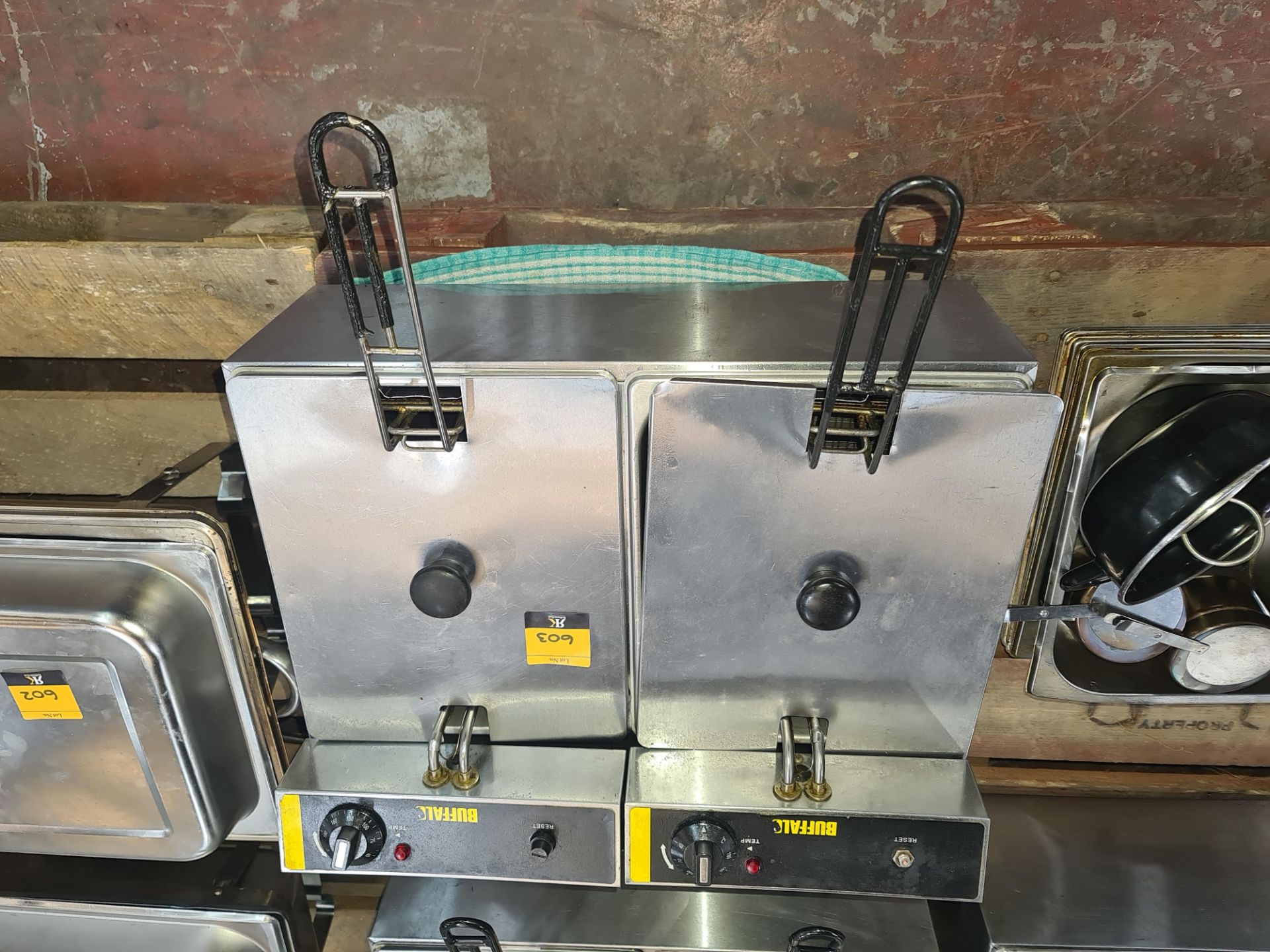 Buffalo twin well benchtop fryer NB. Contains oil