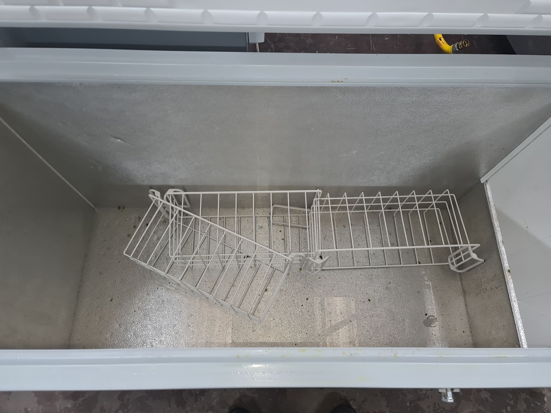 Vestfrost SZ464CSTS silver grey chest freezer with stainless steel lid measuring circa 1560mm long - Image 6 of 9