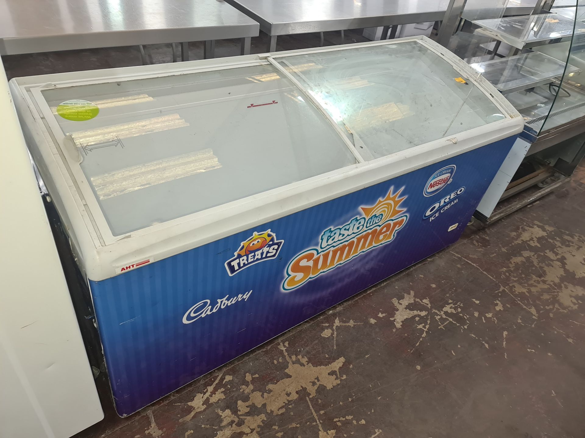 Clear topped chest freezer measuring approx. 1750mm x 650mm x 870mm - Image 4 of 4