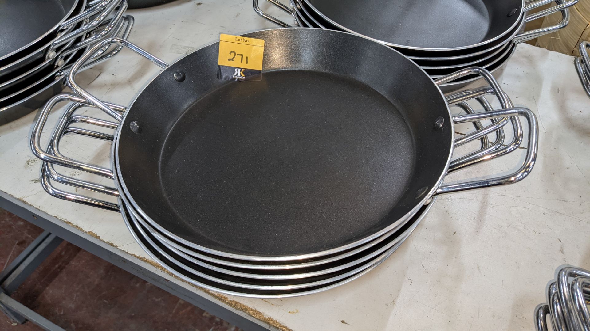 10 off 30cm aluminium non-stick paella pans with twin handles NB. Diameter references the size exclu - Image 3 of 4