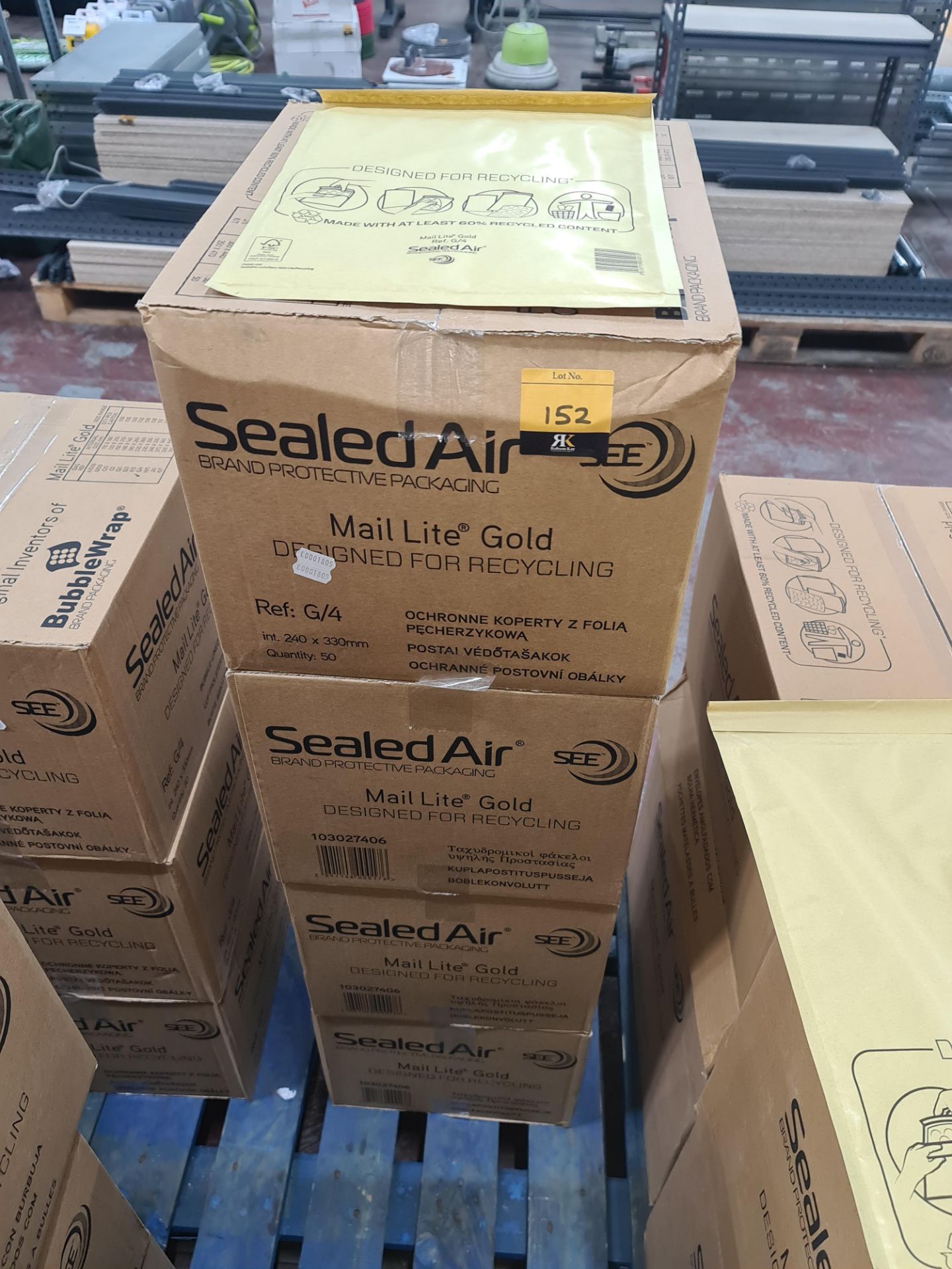 4 boxes of Sealed Air Mail Lite Gold G/4 padded envelopes - each box contains 50 envelopes which mea - Image 2 of 3