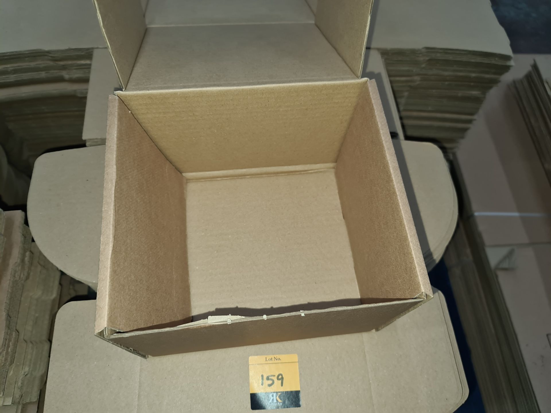 Approximately 211 off cardboard boxes each measuring approximately 235mm x 200mm x 155mm when assem - Image 3 of 3