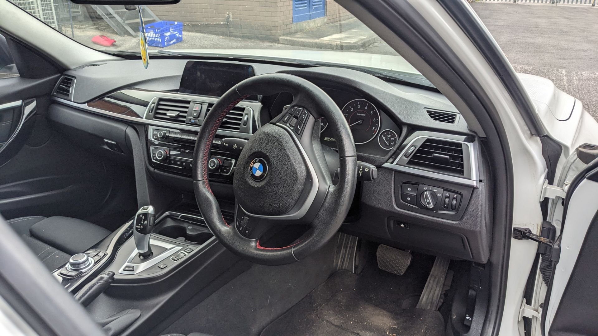 2016 BMW 330E Sport Auto 4 door saloon, 8 speed auto gearbox, PHEV with 1998cc petrol engine. - Image 25 of 66