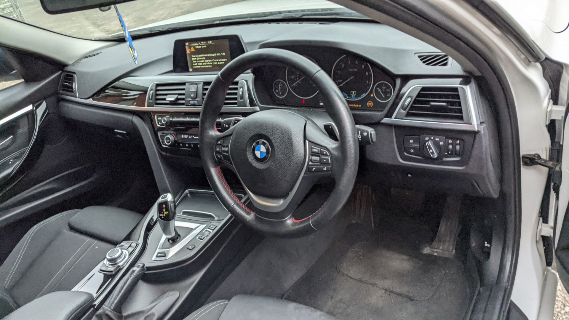 2016 BMW 330E Sport Auto 4 door saloon, 8 speed auto gearbox, PHEV with 1998cc petrol engine. - Image 15 of 66
