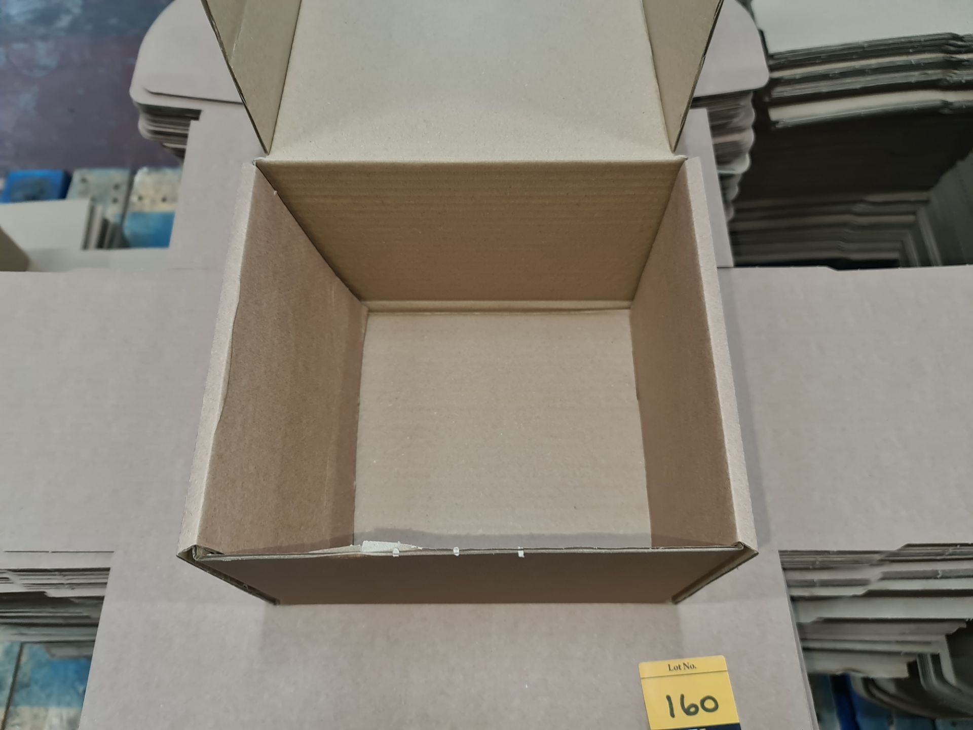 Approximately 230 off cardboard boxes each measuring approximately 235mm x 200mm x 155mm when assemb - Image 3 of 3