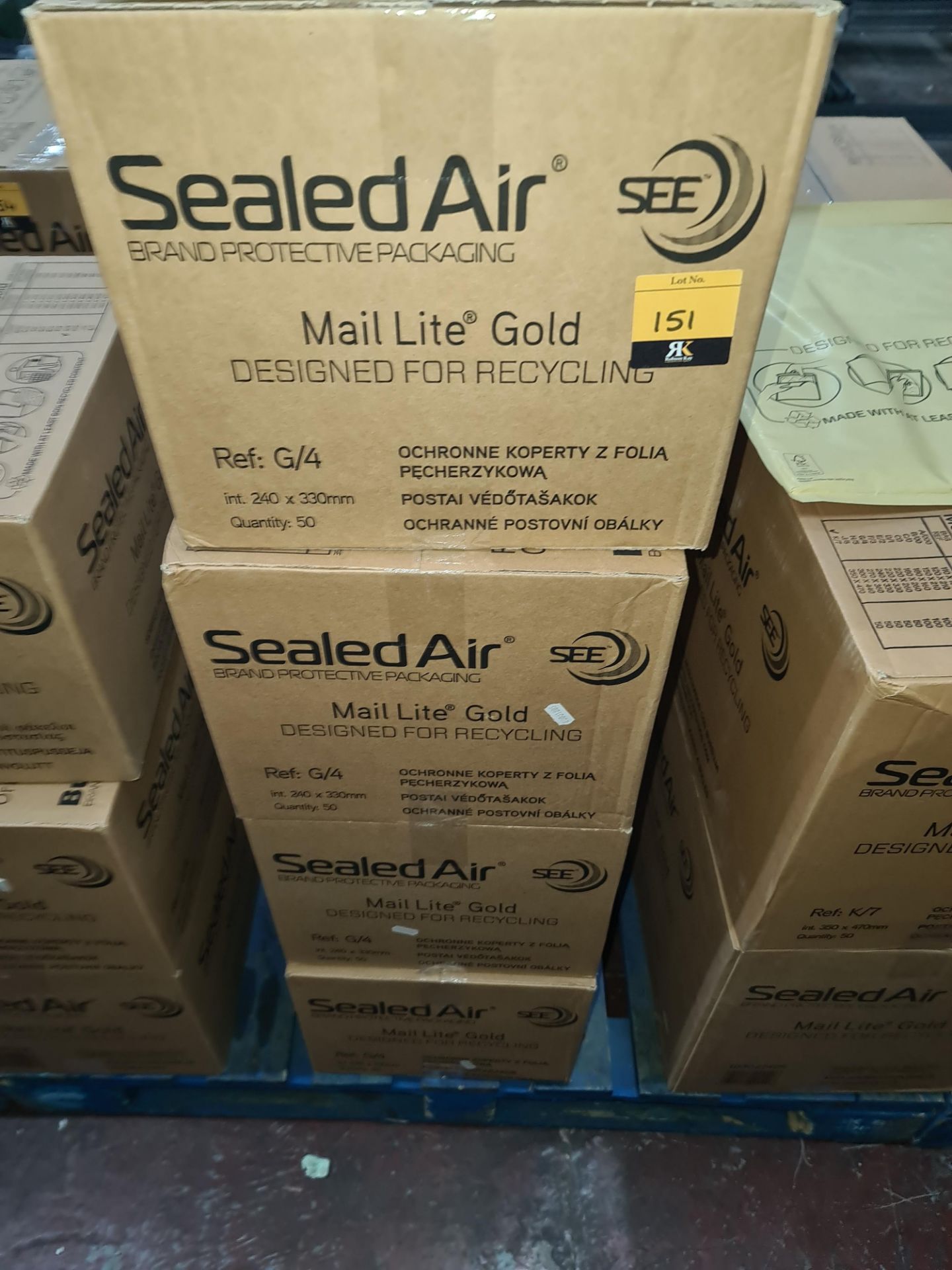 4 boxes of Sealed Air Mail Lite Gold G/4 padded envelopes - each box contains 50 envelopes which mea - Image 2 of 3