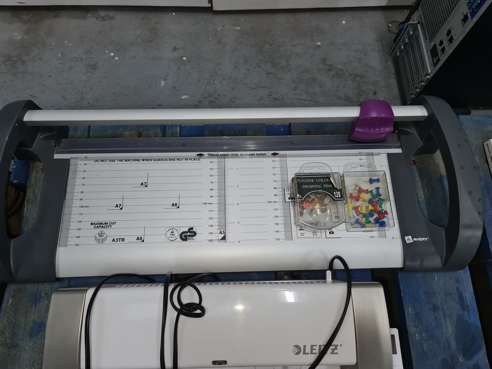 Mixed office lot comprising heavy-duty binder plus compact laminator & paper guillotine - Image 6 of 9