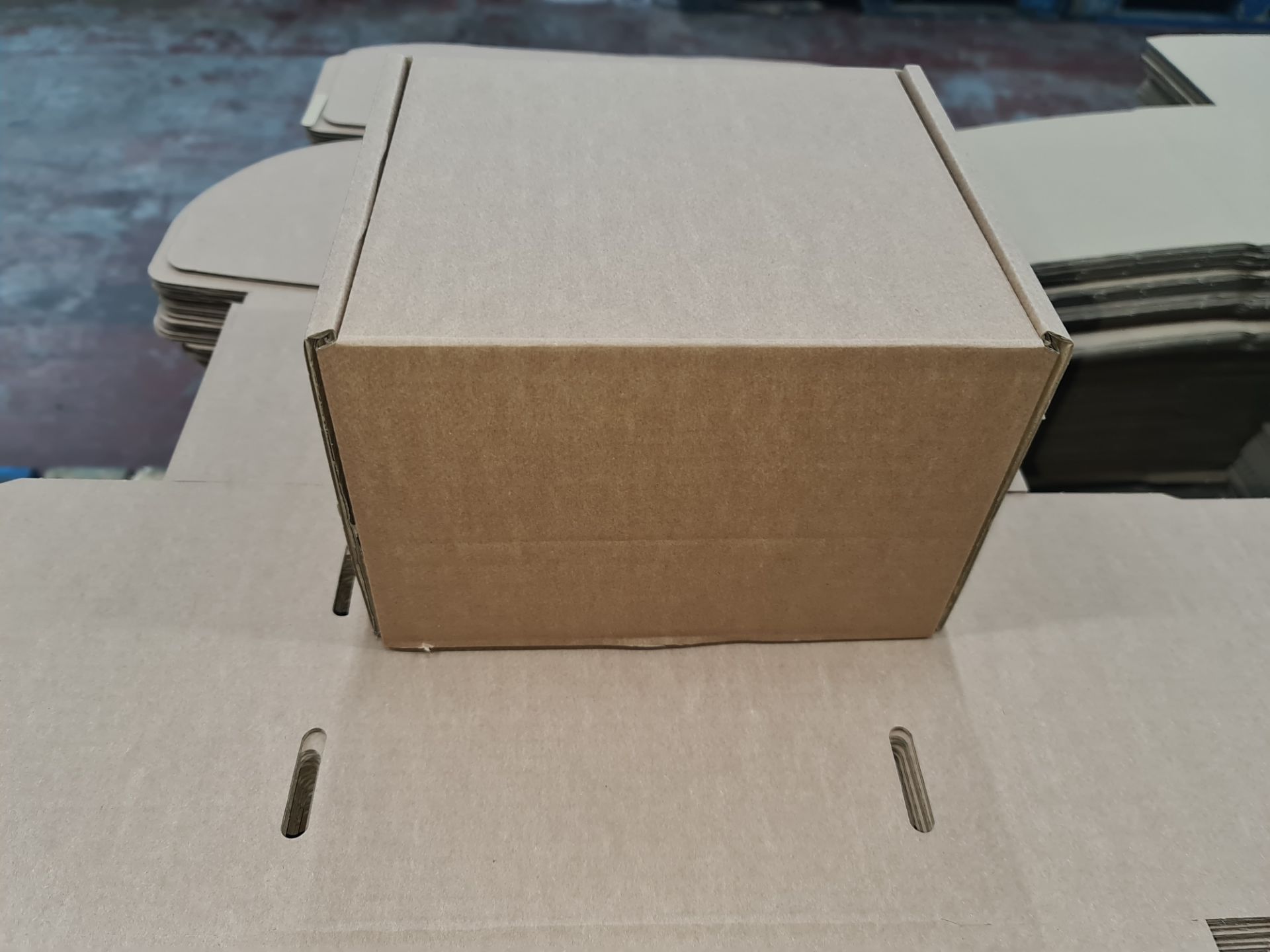 Approximately 230 off cardboard boxes each measuring approximately 235mm x 200mm x 155mm when assemb - Image 2 of 3