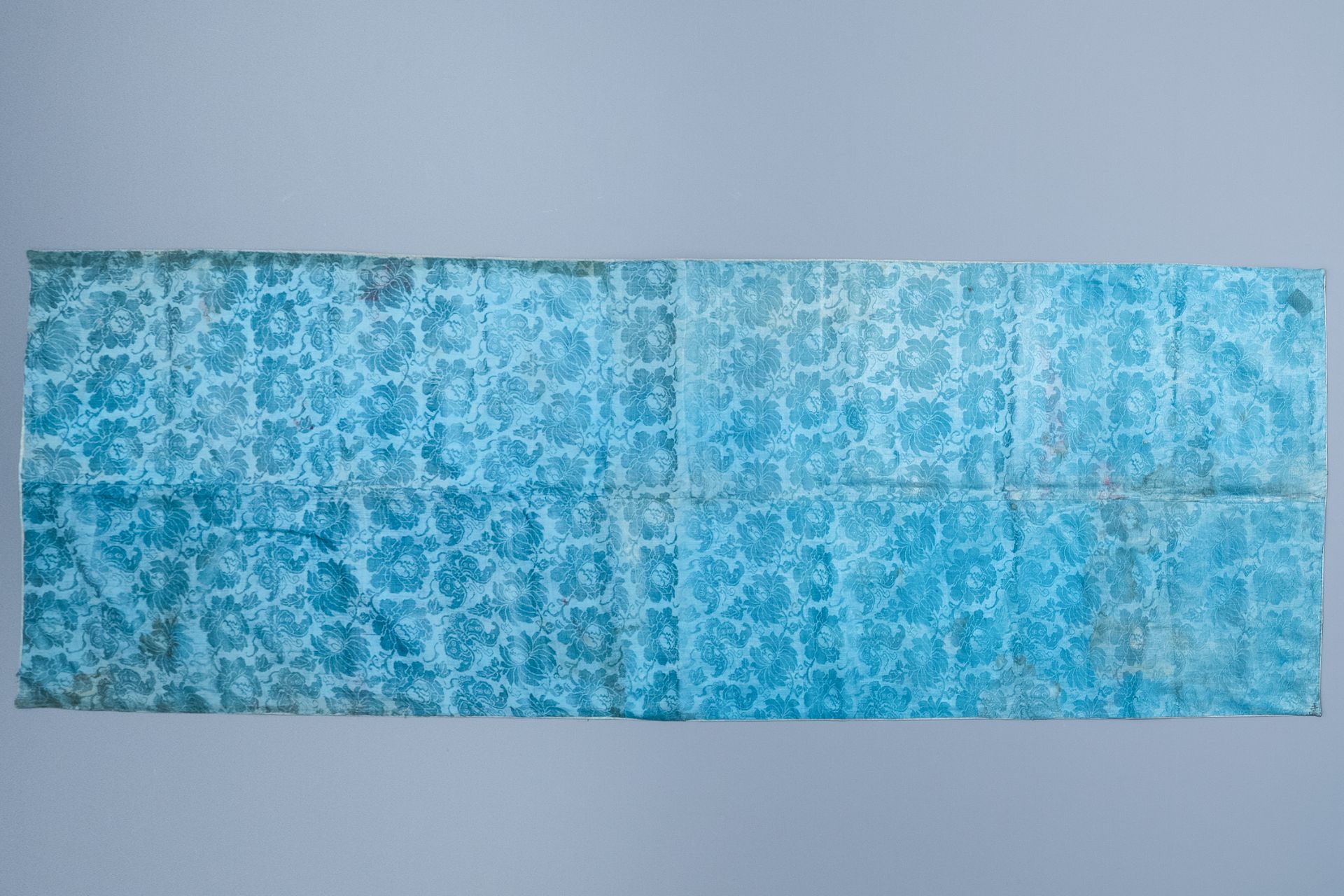 A large Chinese rectangular embroidered silk cloth, 19th C. - Image 2 of 3