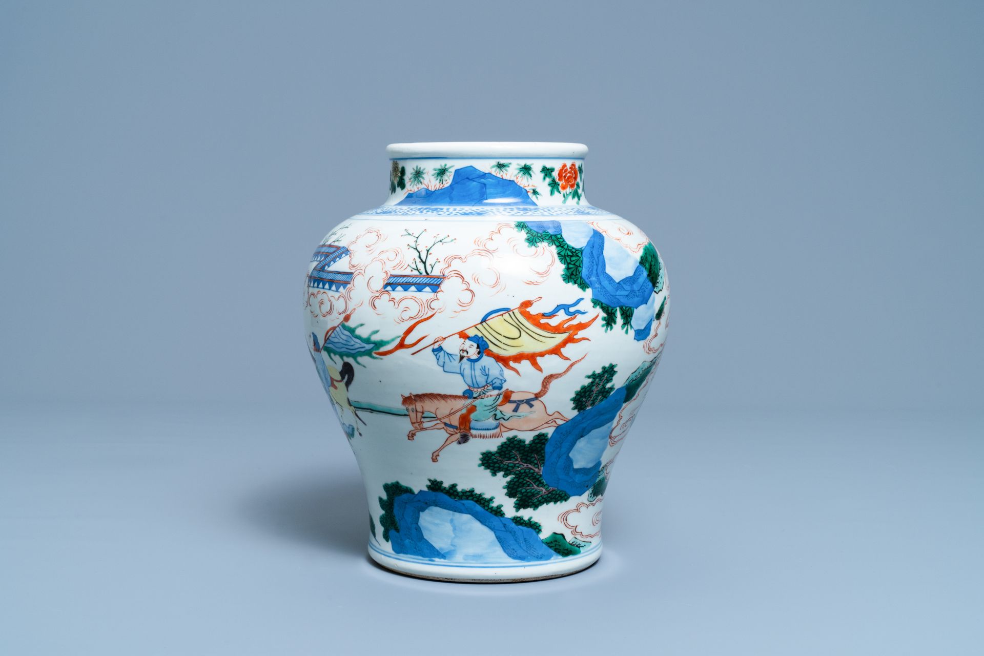 A Chinese wucai vase with equestrian scenes, 19th C. - Bild 3 aus 6