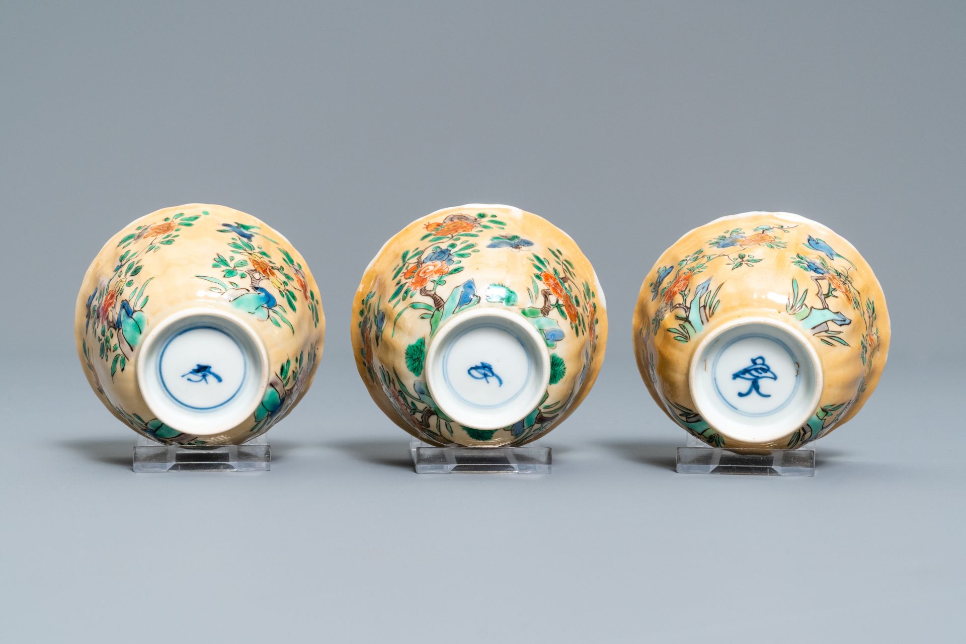 Six lobed Chinese famille verte café-au-lait-ground cups and saucers, Kangxi - Image 17 of 17