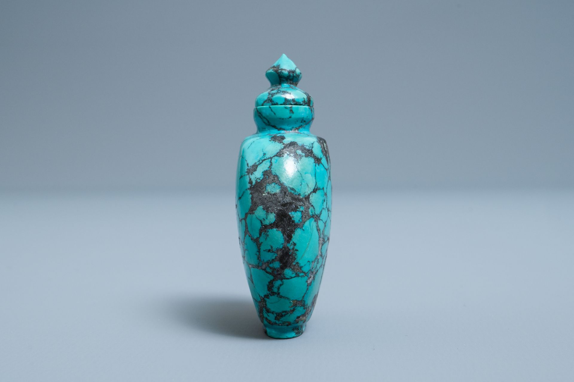 A Chinese turquoise snuff bottle, 19th C. - Image 3 of 7