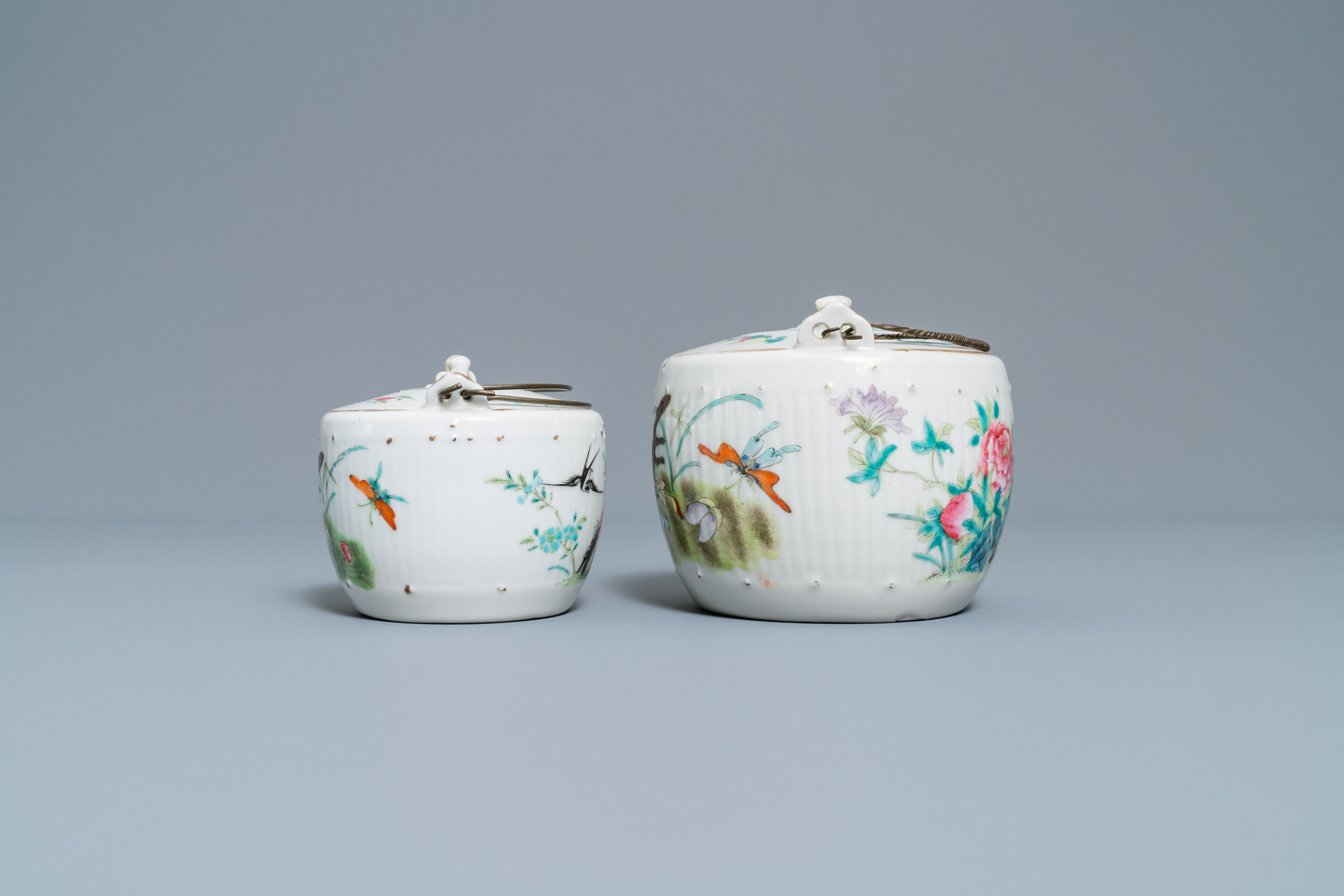 Two Chinese famille rose teapots and four covered bowls on stands, 19th C. - Image 15 of 42