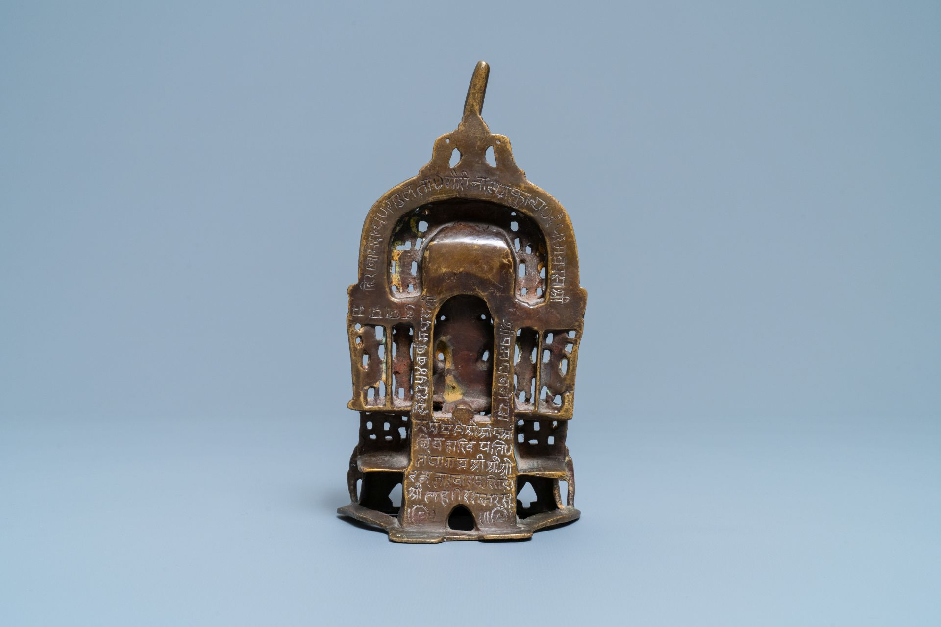 An inscribed silver- and brass-inlaid gilt bronze Jain shrine, India, 18/19th C. - Image 4 of 7
