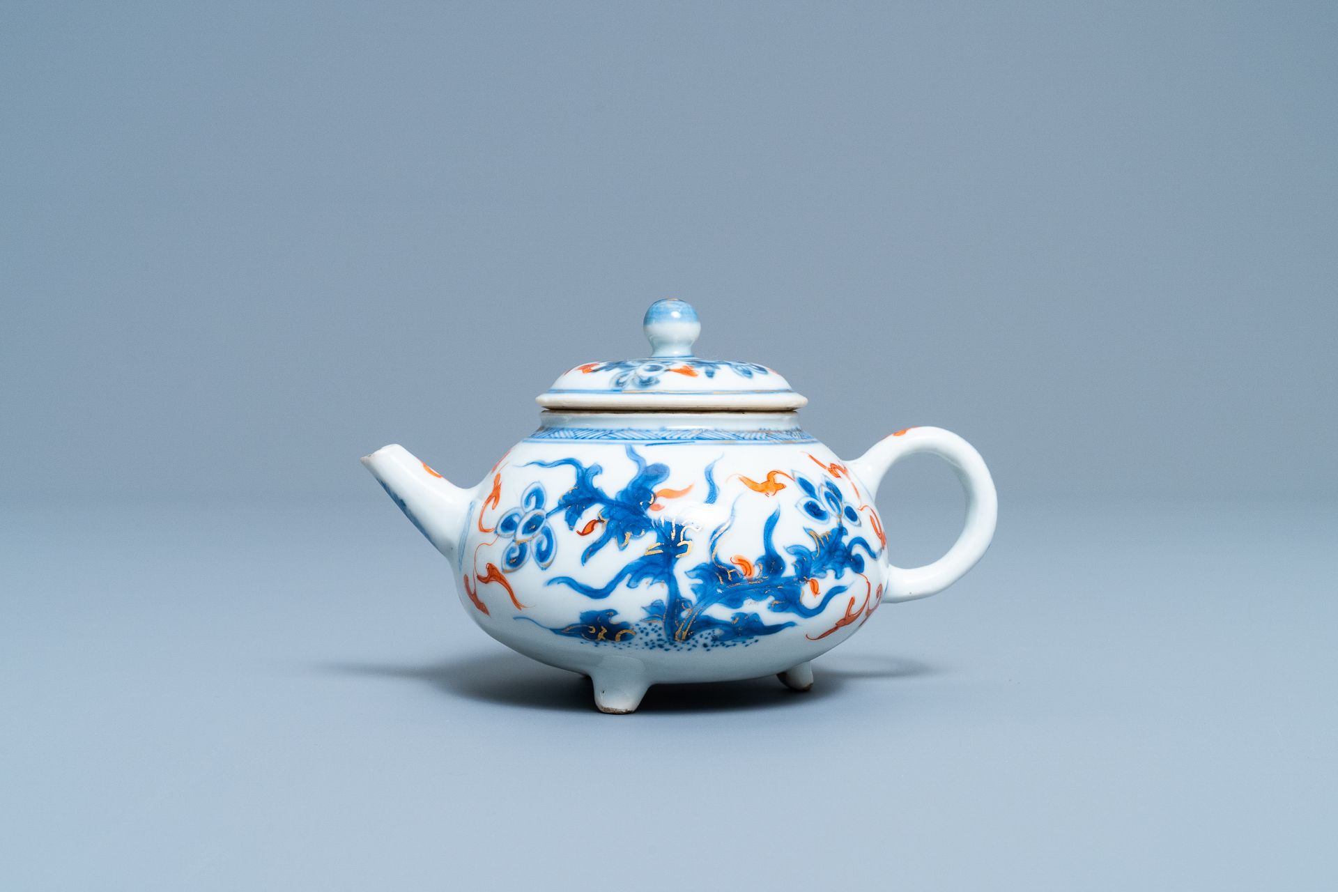 A Chinese blue, white, iron red and gilt tripod teapot and cover, Kangxi - Image 2 of 12