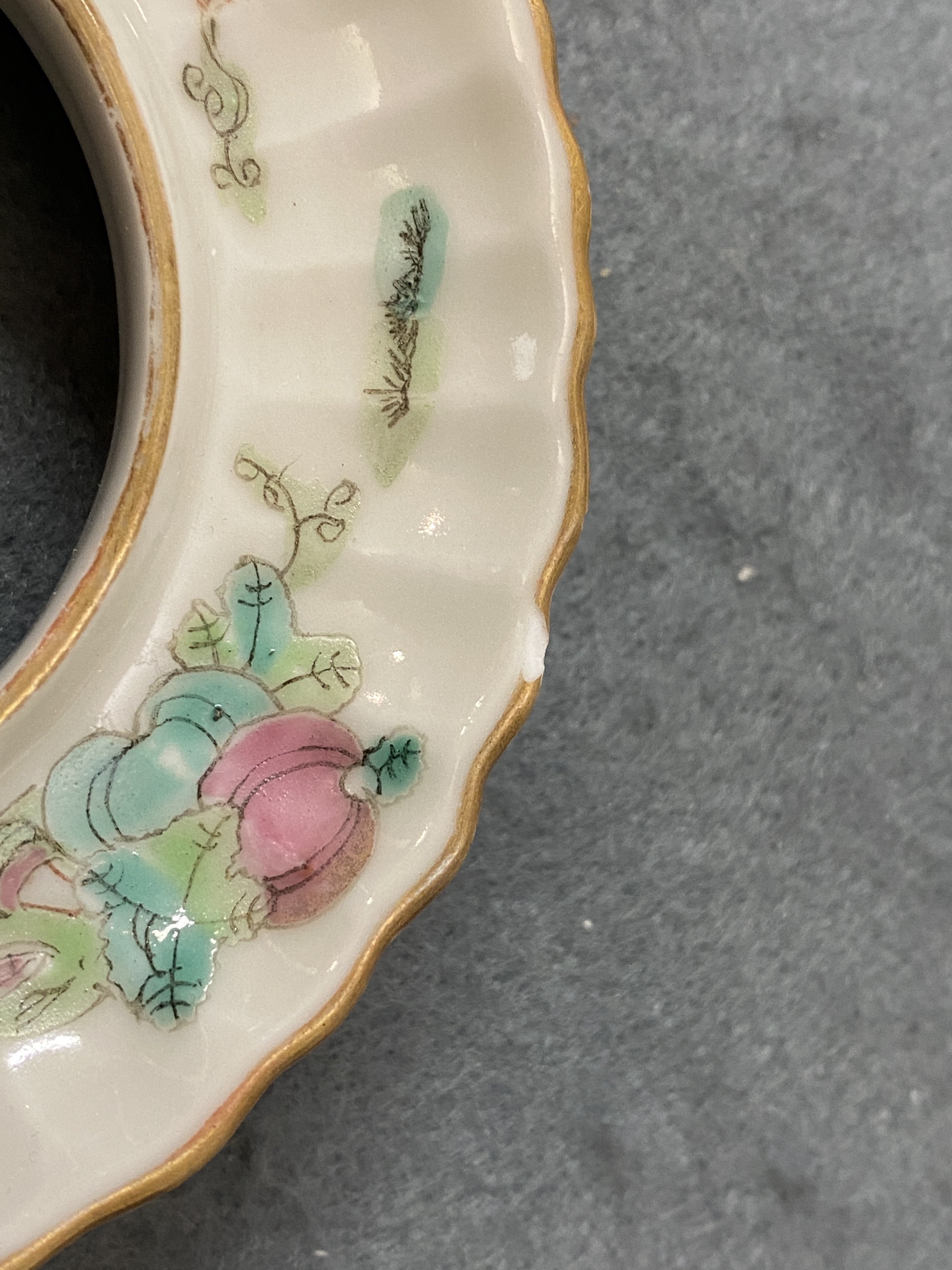 Two Chinese famille rose teapots and four covered bowls on stands, 19th C. - Image 20 of 42