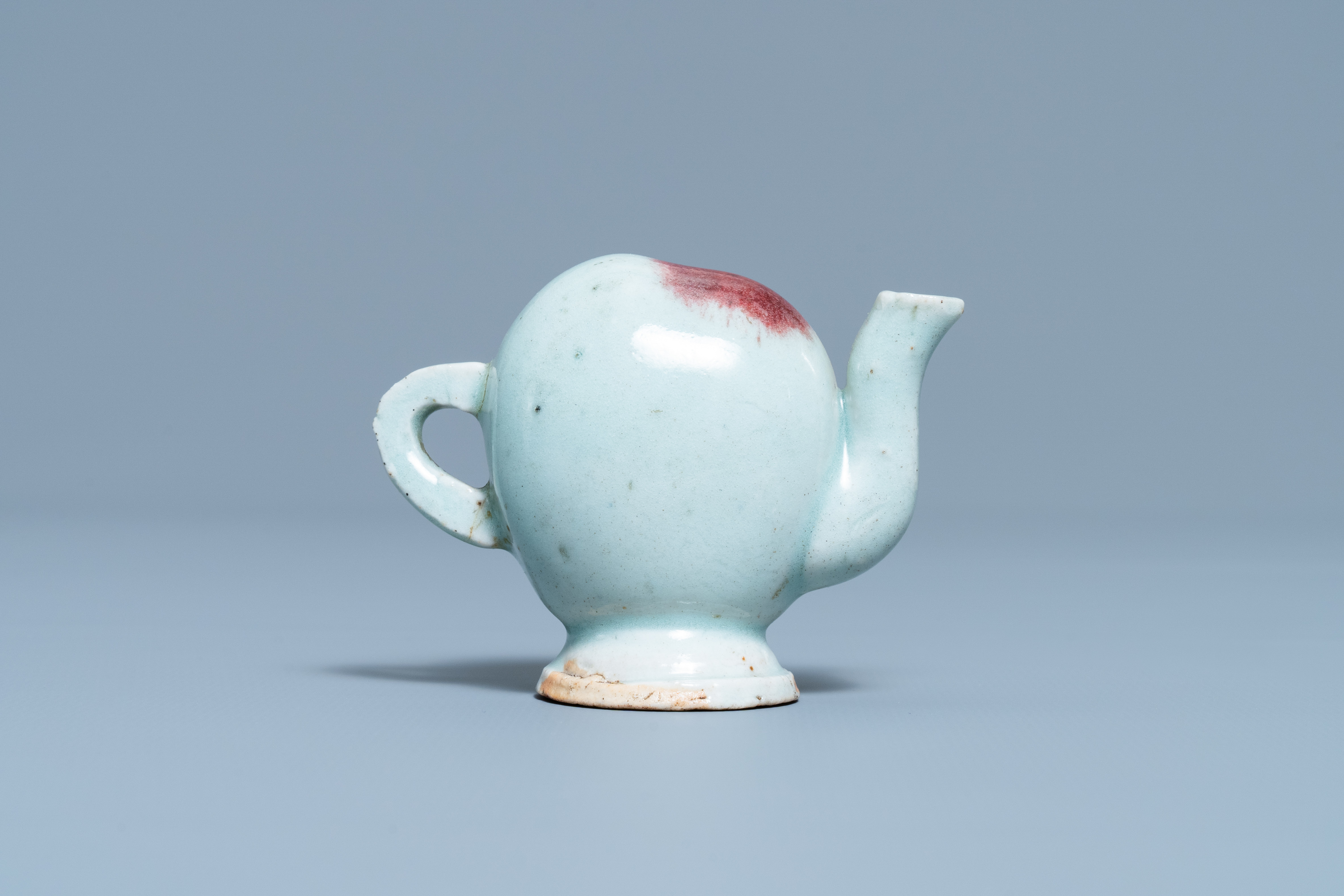 A Chinese miniature peach-shaped cadogan teapot with junyao glaze, Kangxi/Qianlong - Image 4 of 7