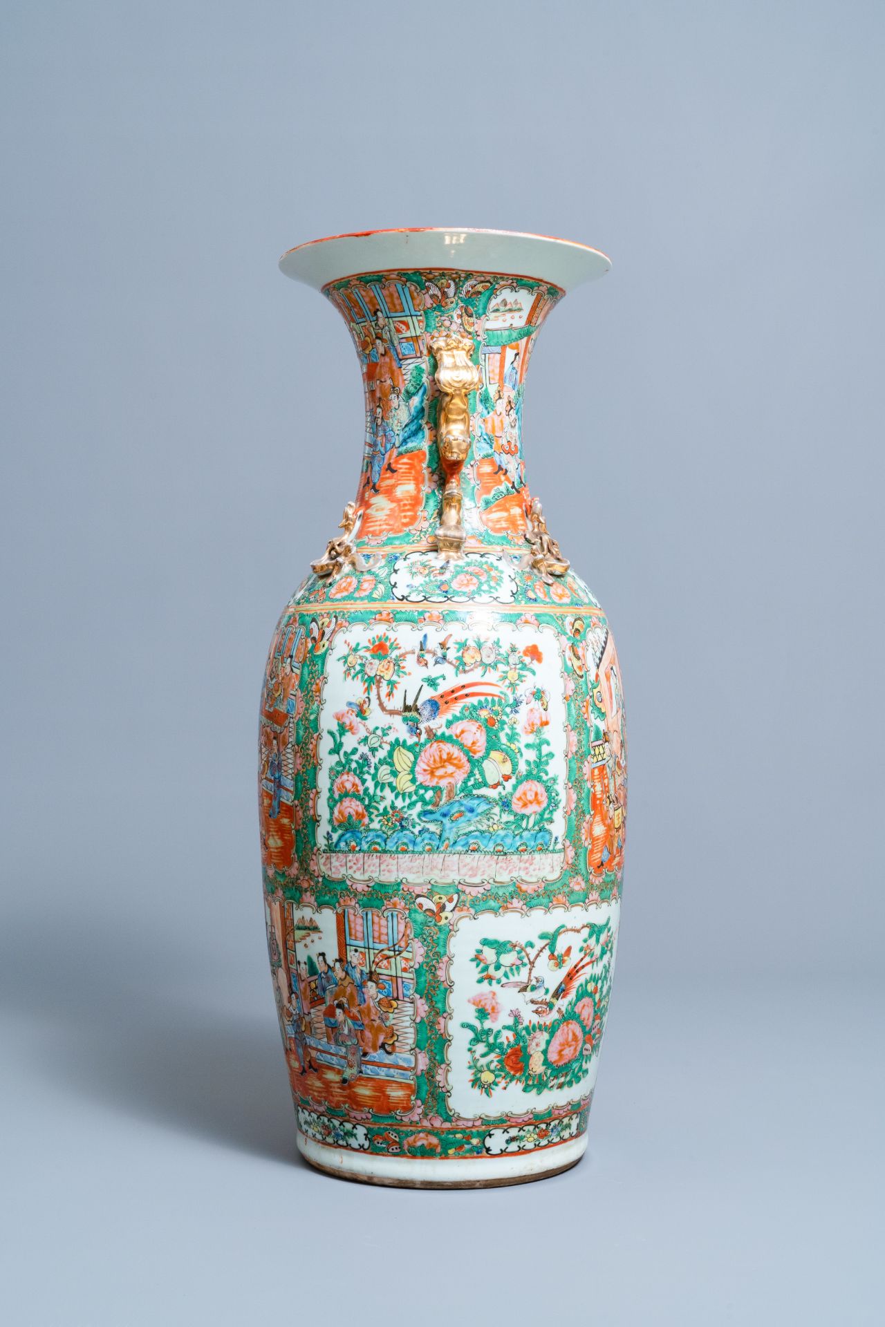 A large Chinese Canton famille rose vase, 19th C. - Image 5 of 7