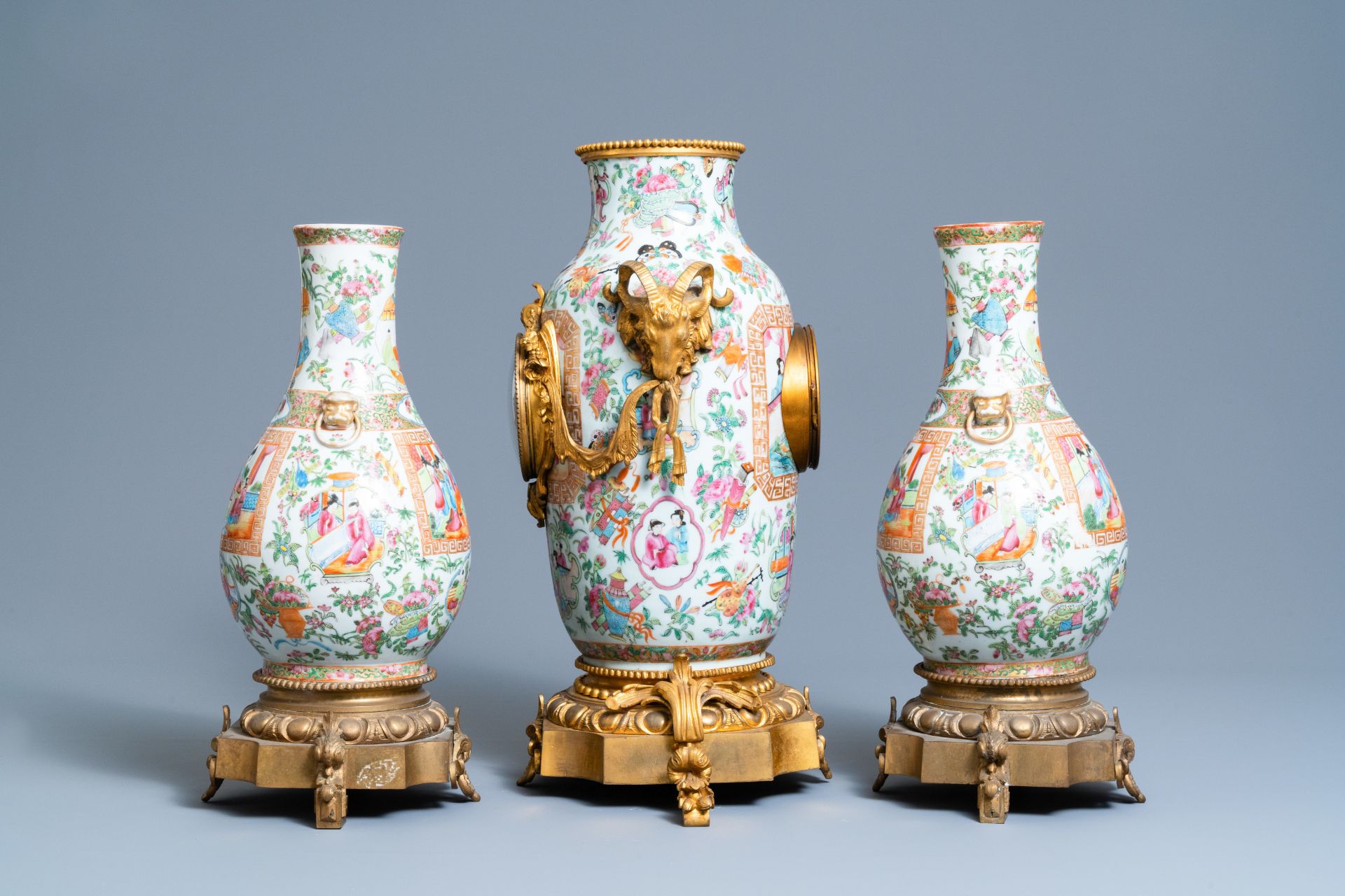 A Chinese gilt bronze-mounted three-piece Canton famille rose clock garniture, 19th C. - Image 4 of 7