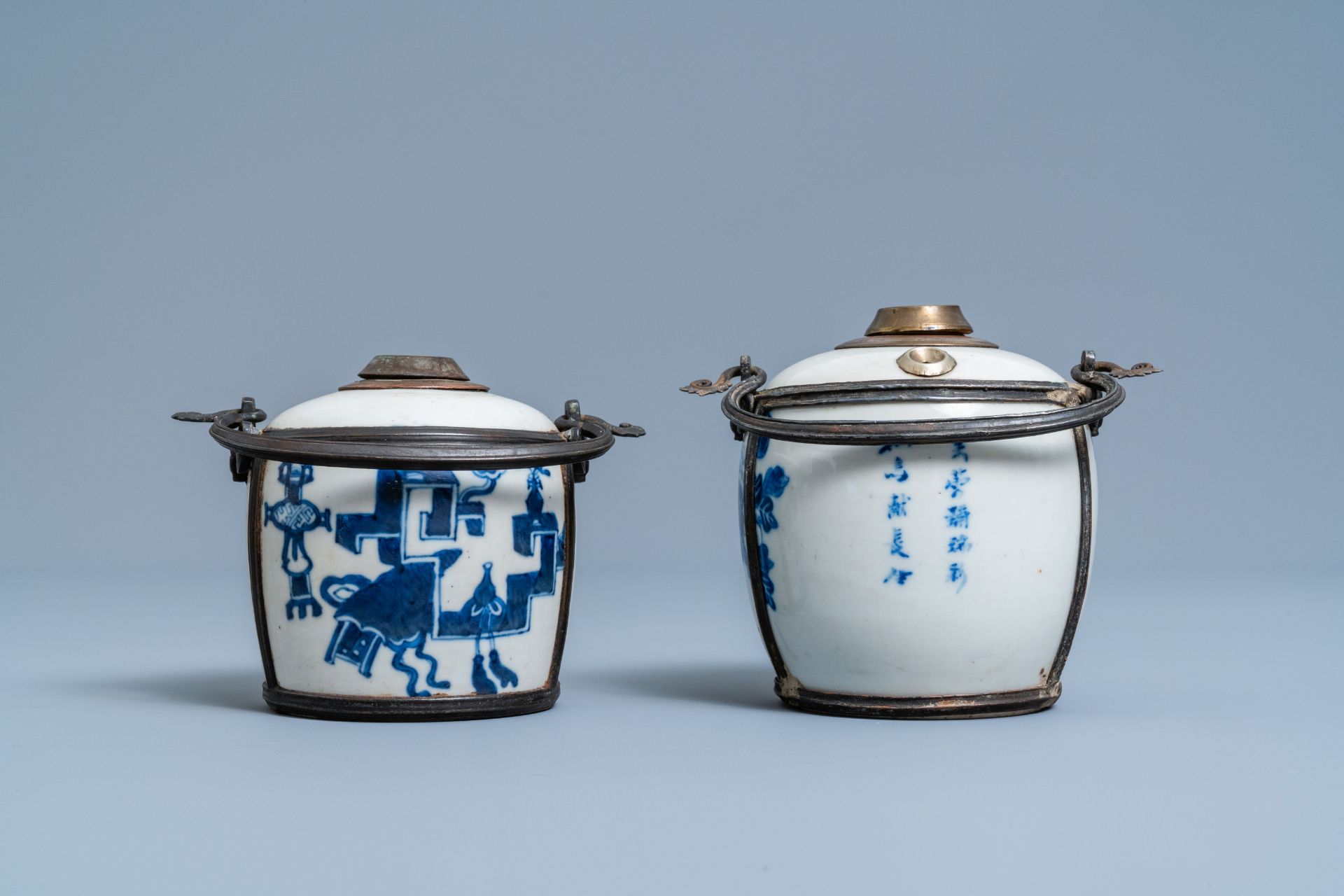 Two Chinese blue and white Vietnamese market 'Bleu de Hue' water pipes, 19th C. - Image 3 of 6