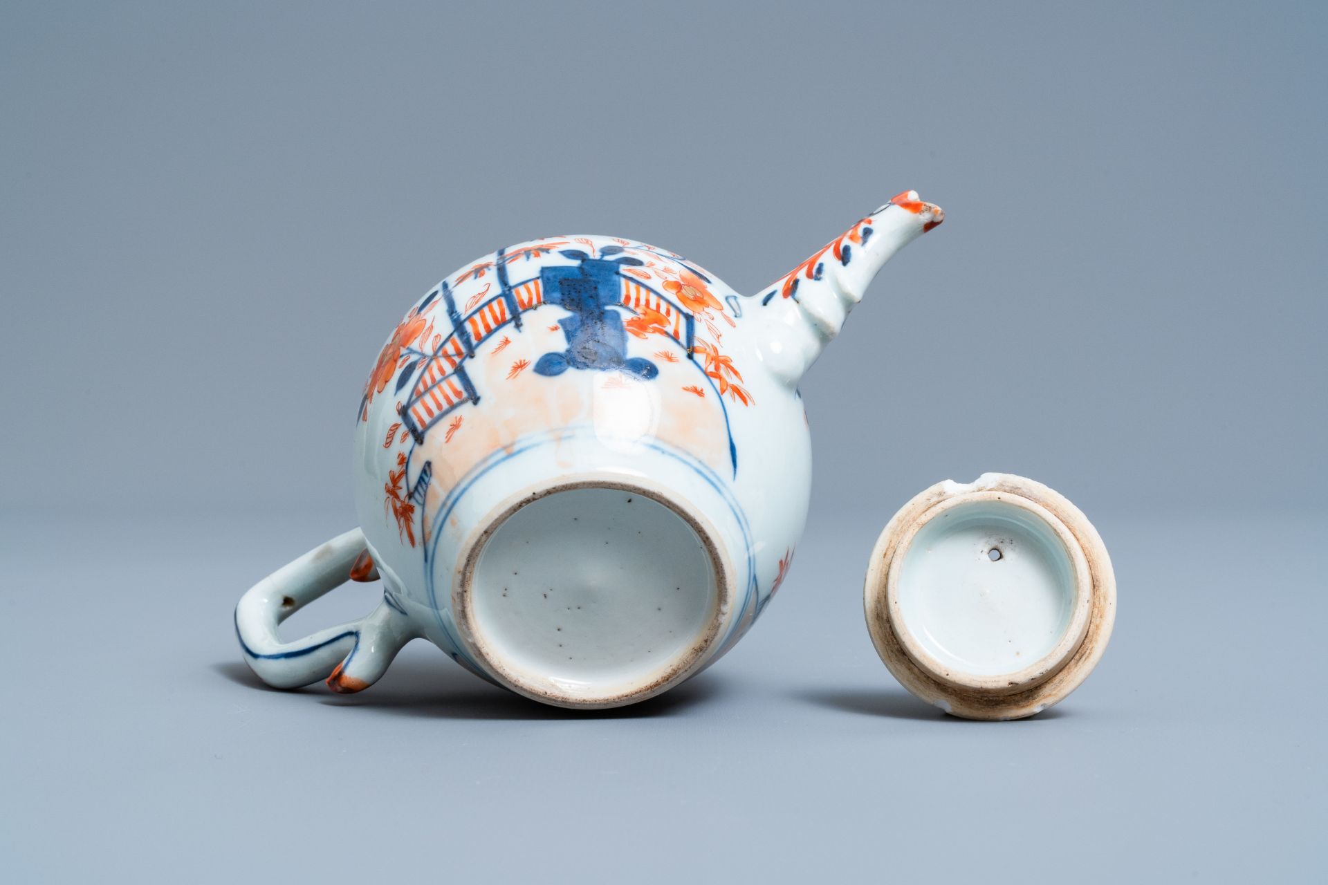 A Chinese Imari-style teapot, Kangxi - Image 7 of 7