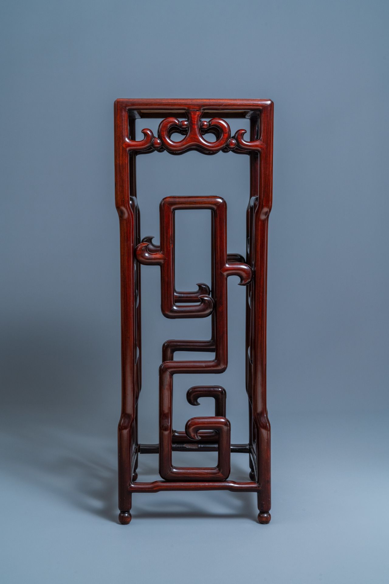 A tall Chinese marble-inlaid wooden stand, 20th C. - Image 3 of 11