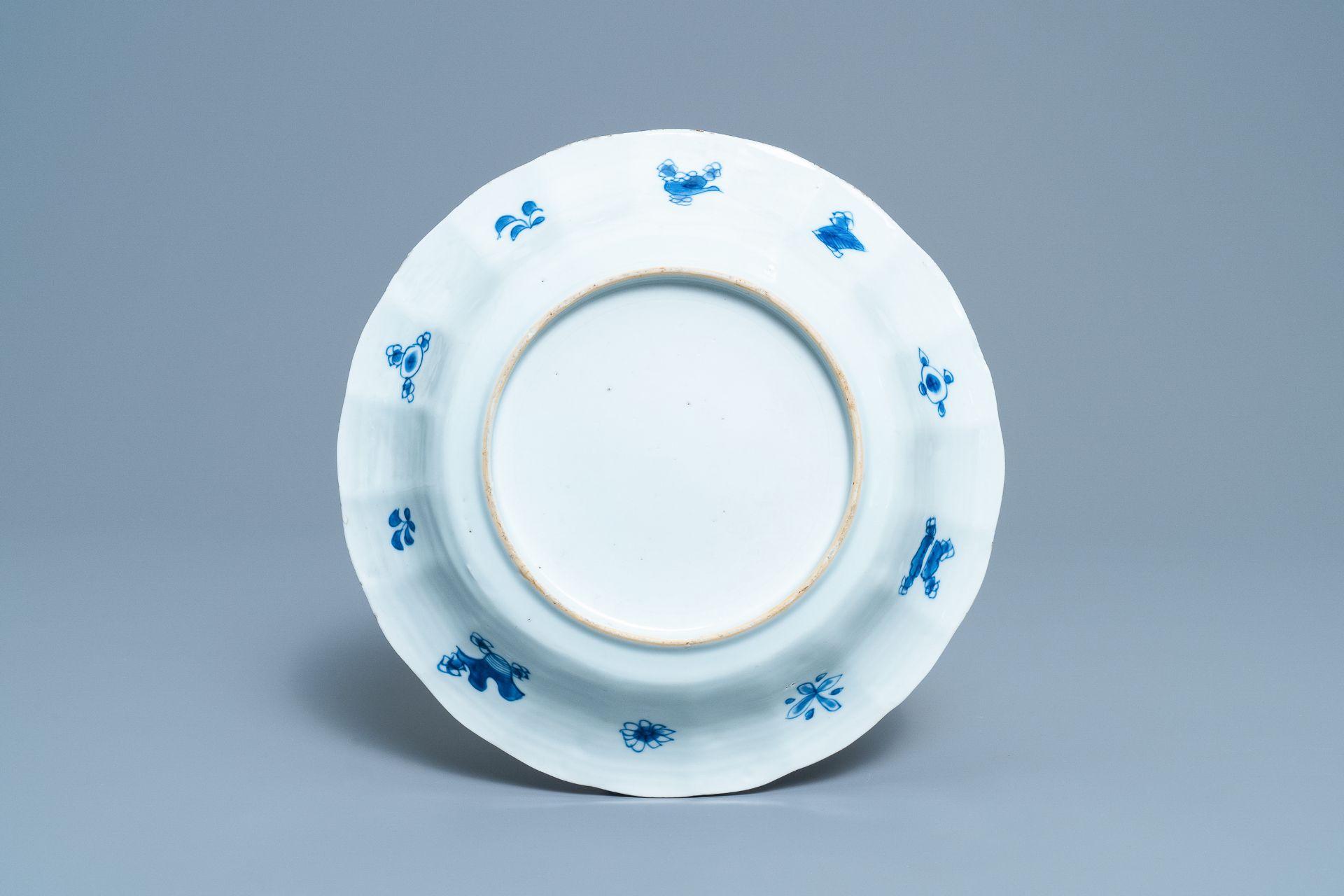 A Chinese blue and white lobed dish with fish, Kangxi - Image 2 of 7