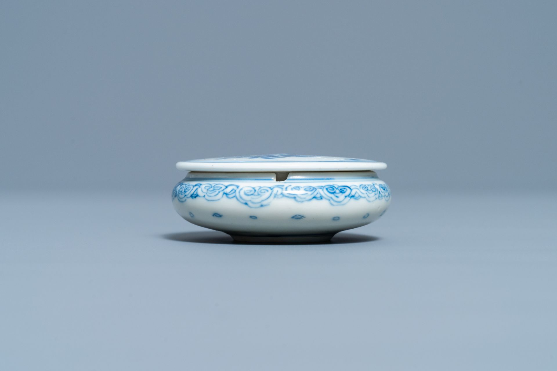 A rare Chinese blue and white 'erotical subject' box and cover, Kangxi - Image 5 of 8