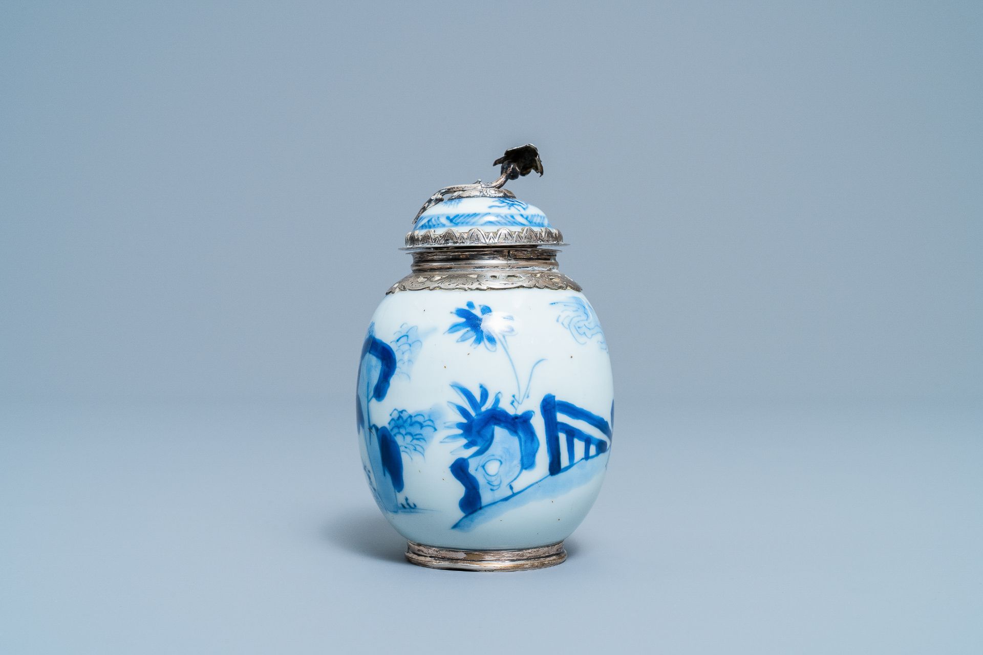 A Chinese blue and white tea caddy with Dutch silver mounts, Kangxi - Image 4 of 10
