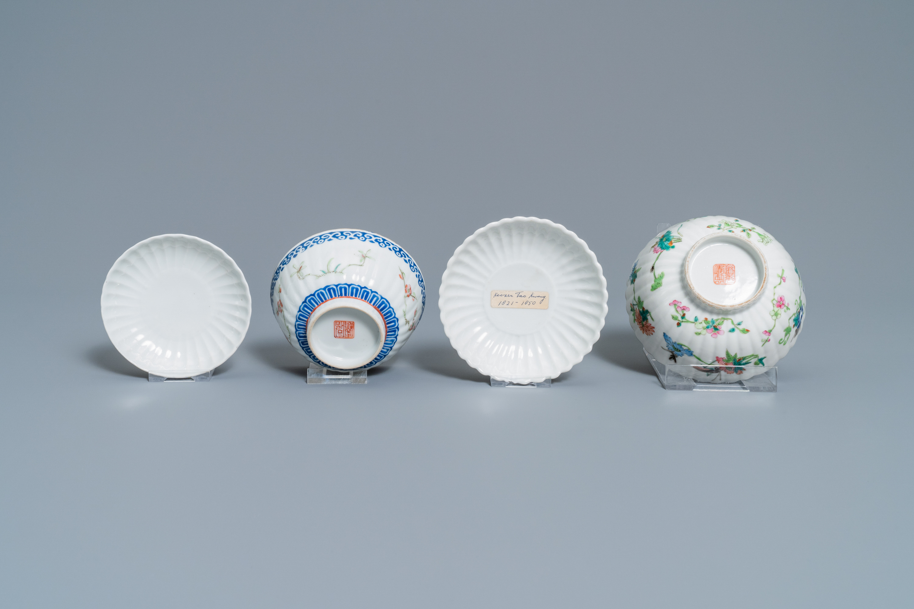 Two Chinese famille rose teapots and four covered bowls on stands, 19th C. - Image 7 of 42