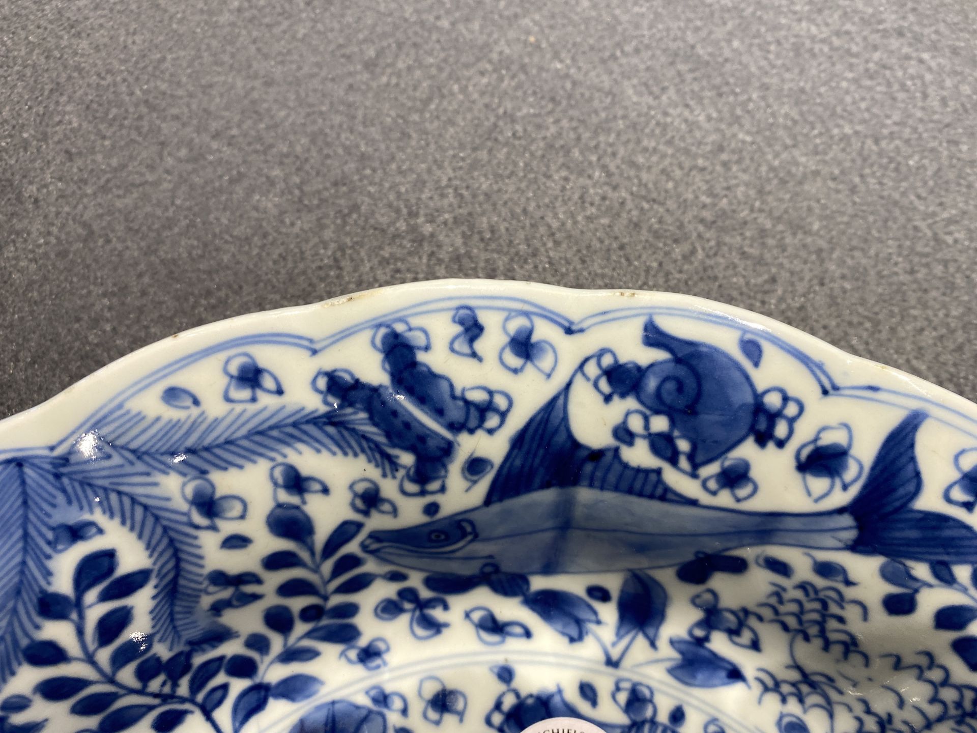 A Chinese blue and white lobed dish with fish, Kangxi - Image 3 of 7