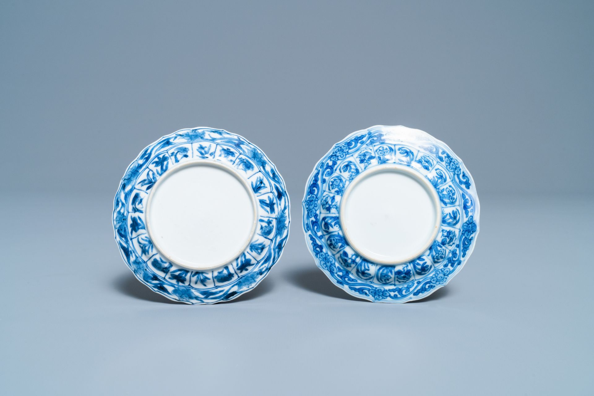 A pair of Chinese blue and white 'acupuncture' saucers, Kangxi - Image 3 of 3