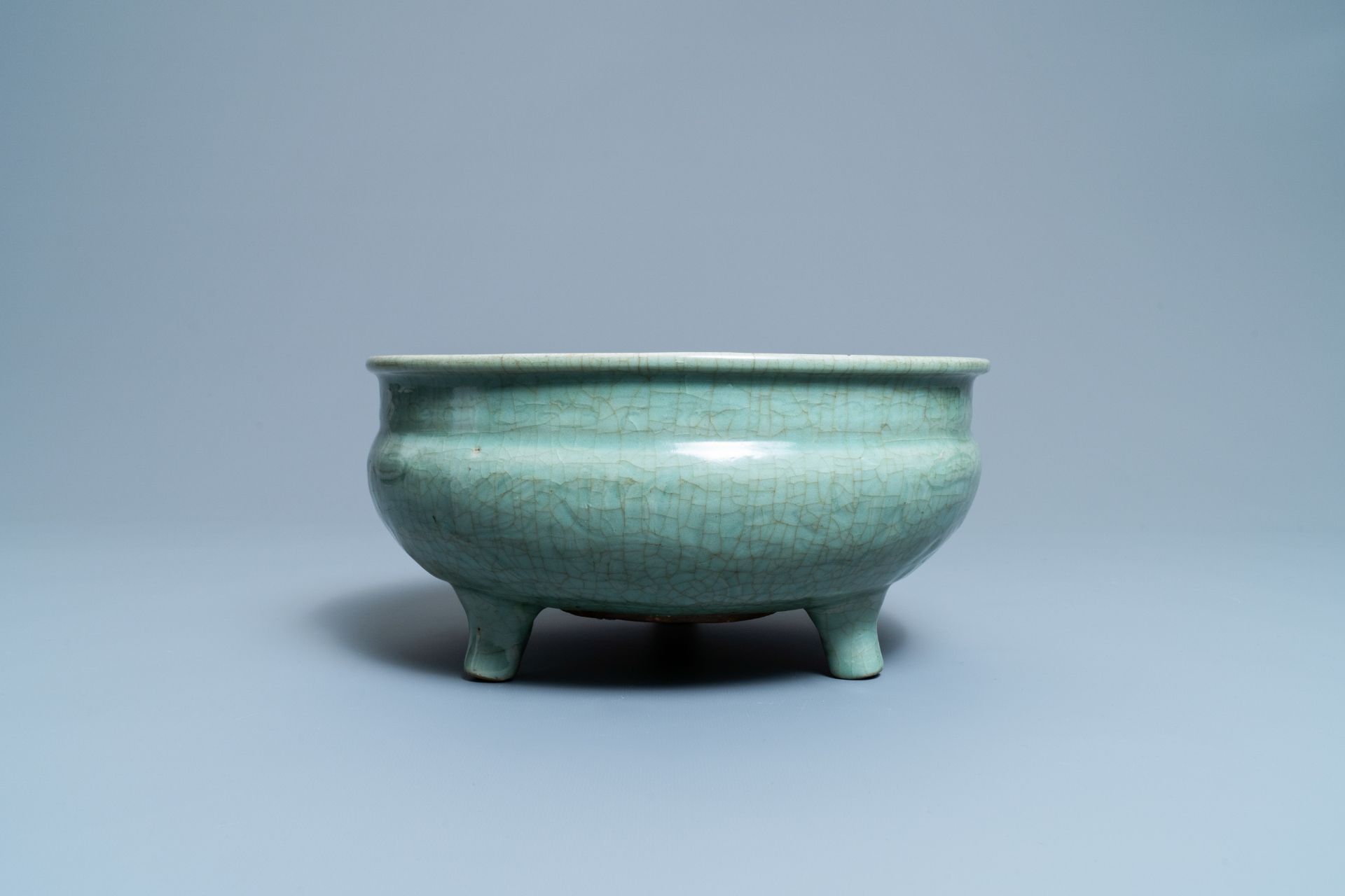A Chinese Longquan celadon censer with wooden cover and soapstone Buddha finial, Ming - Image 2 of 9