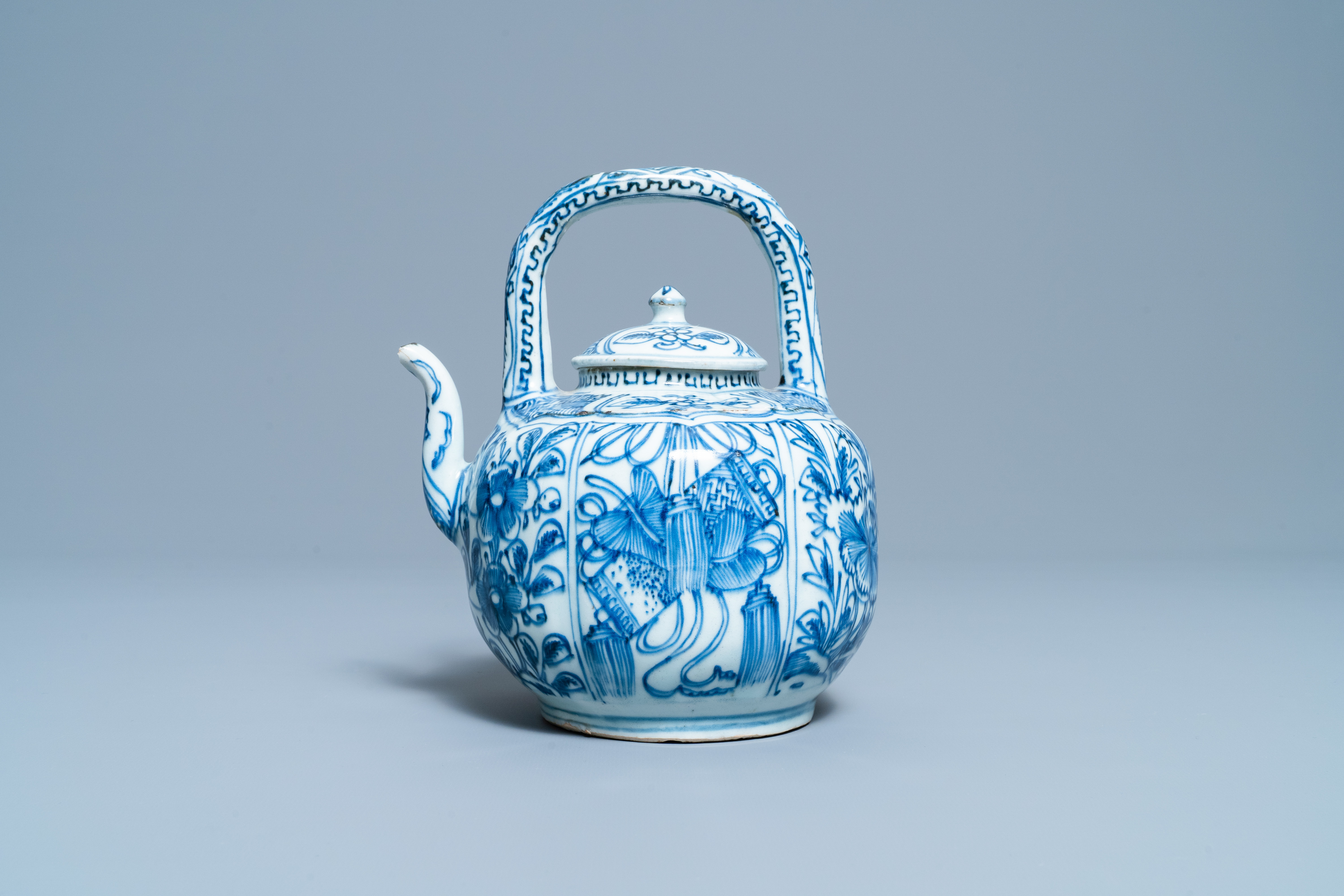 A Chinese blue and white wine ewer and cover, Wanli - Image 2 of 7