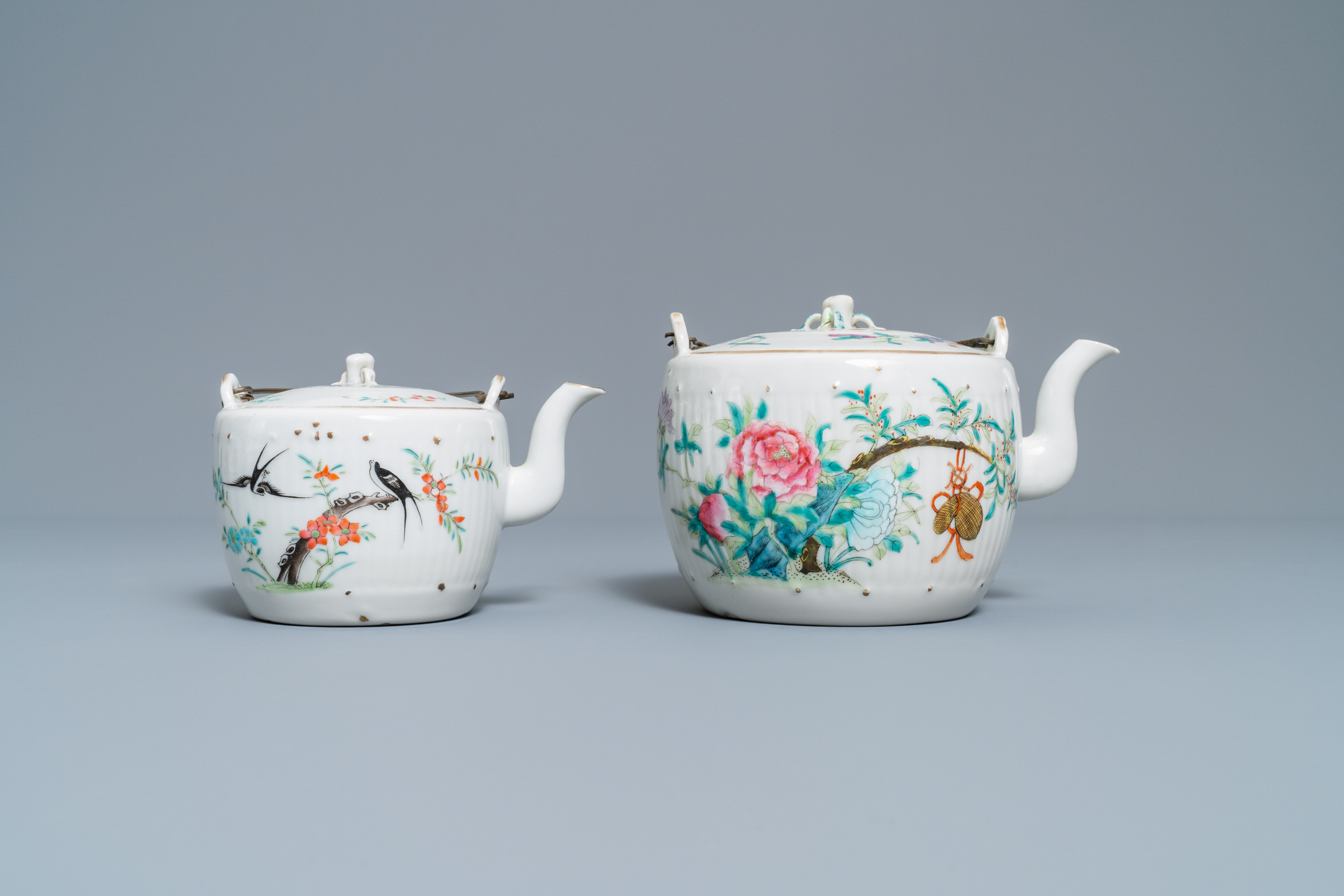 Two Chinese famille rose teapots and four covered bowls on stands, 19th C. - Image 12 of 42