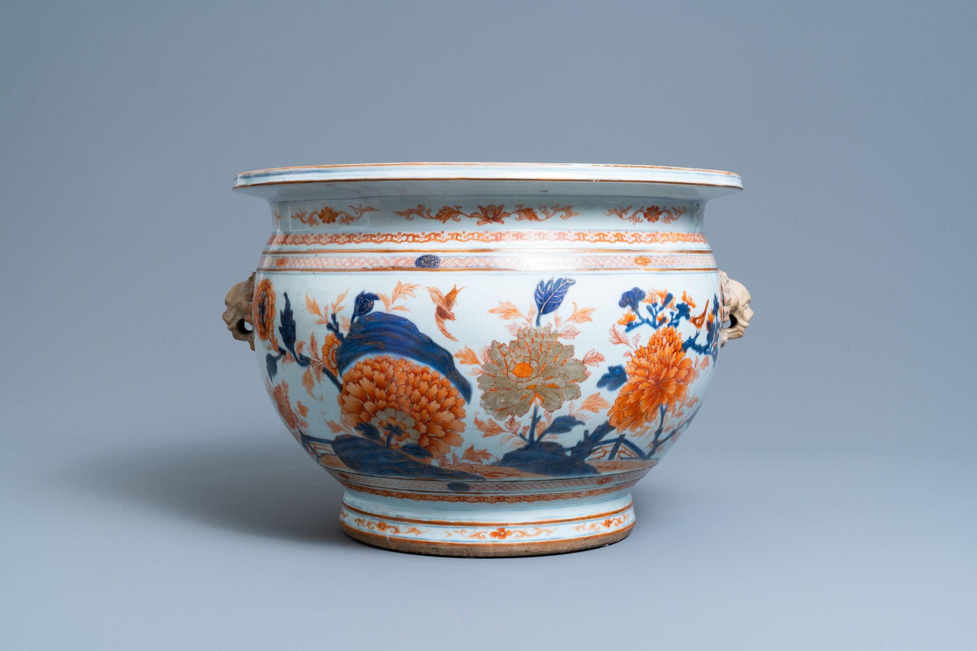 A large Chinese Imari-style fish bowl, Kangxi - Image 2 of 7