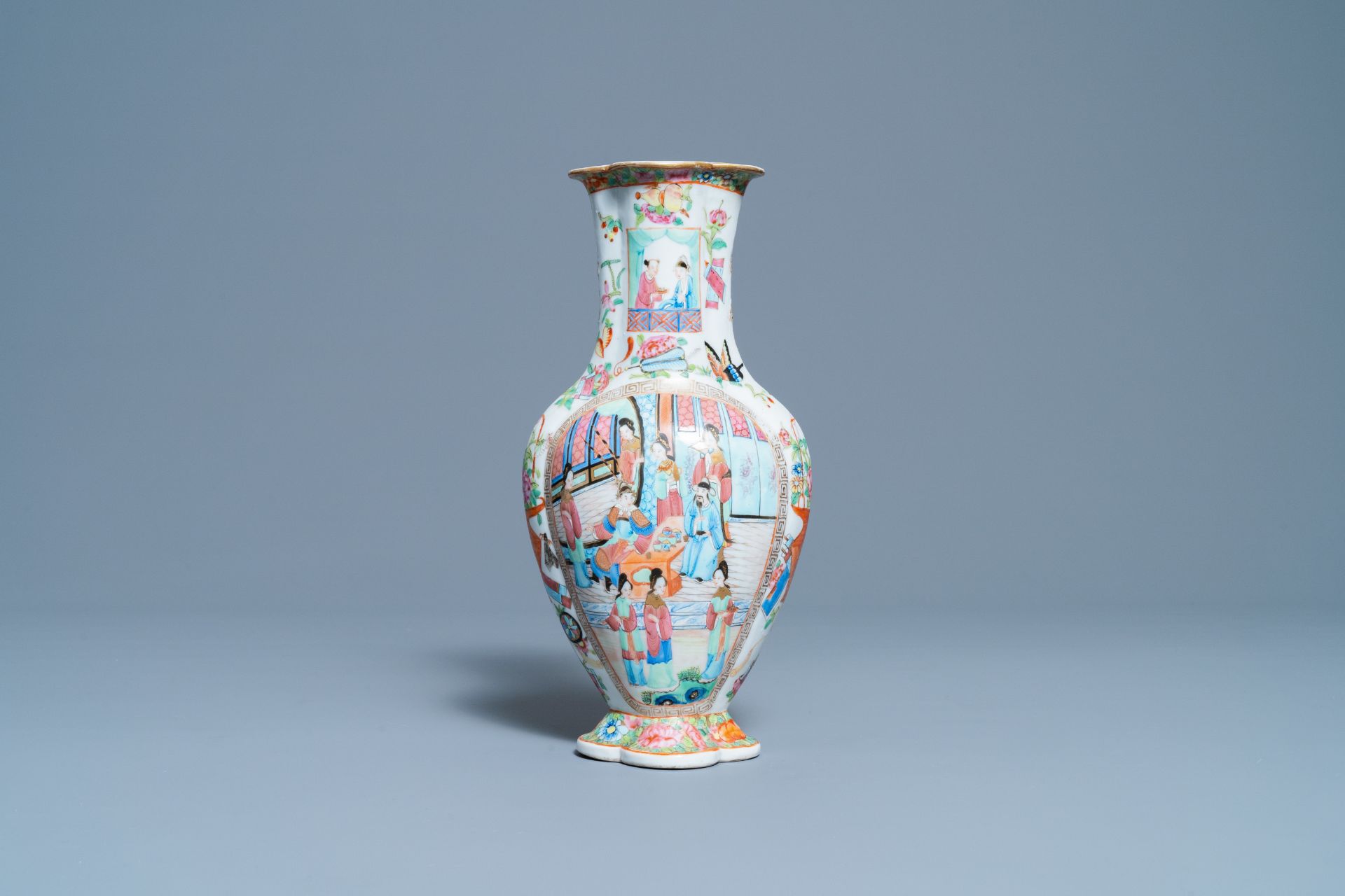 A Chinese Canton famille rose dish and a vase, 19th C. - Image 6 of 9