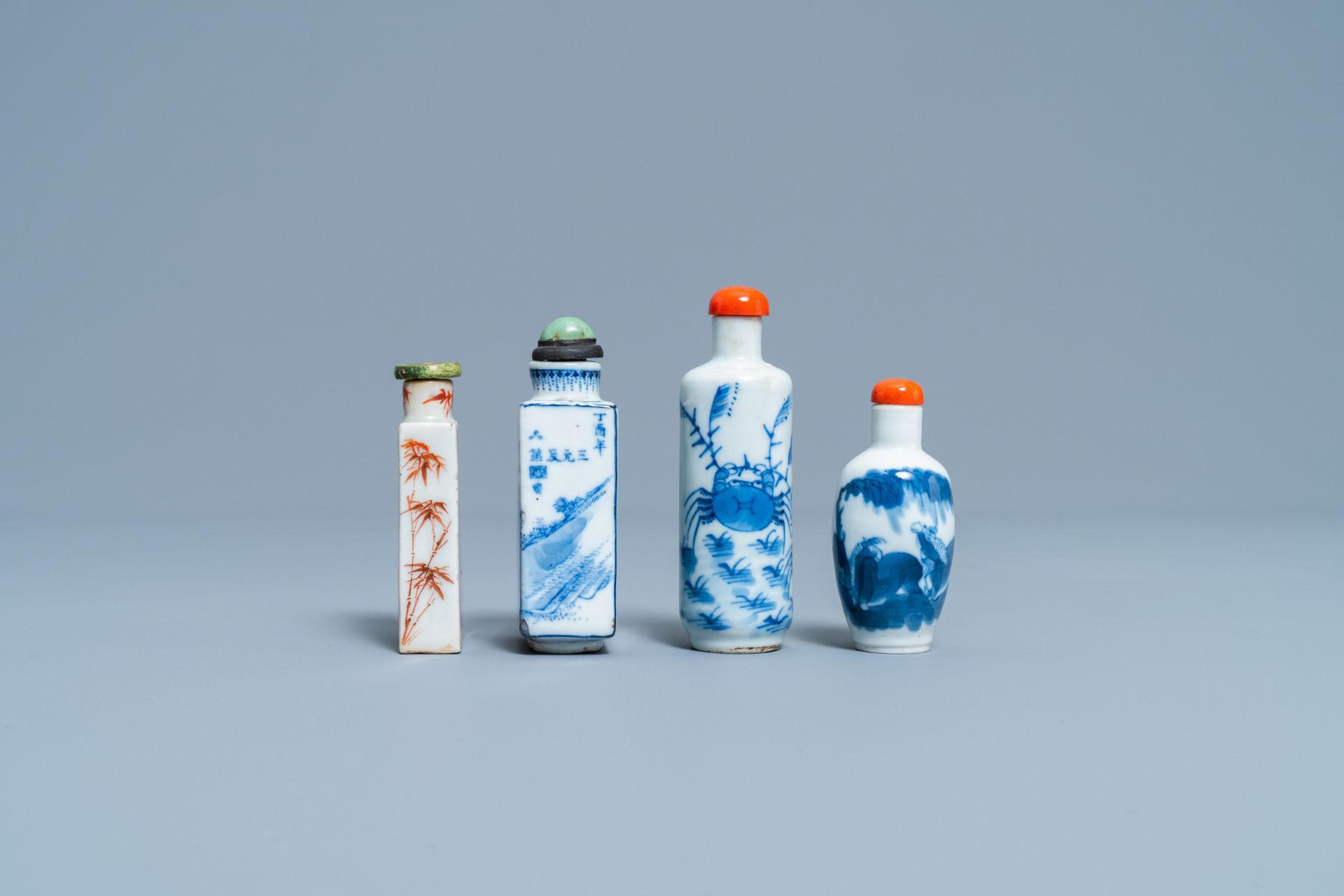 Four Chinese blue and white and iron-red snuff bottles, 19/20th C. - Image 4 of 5