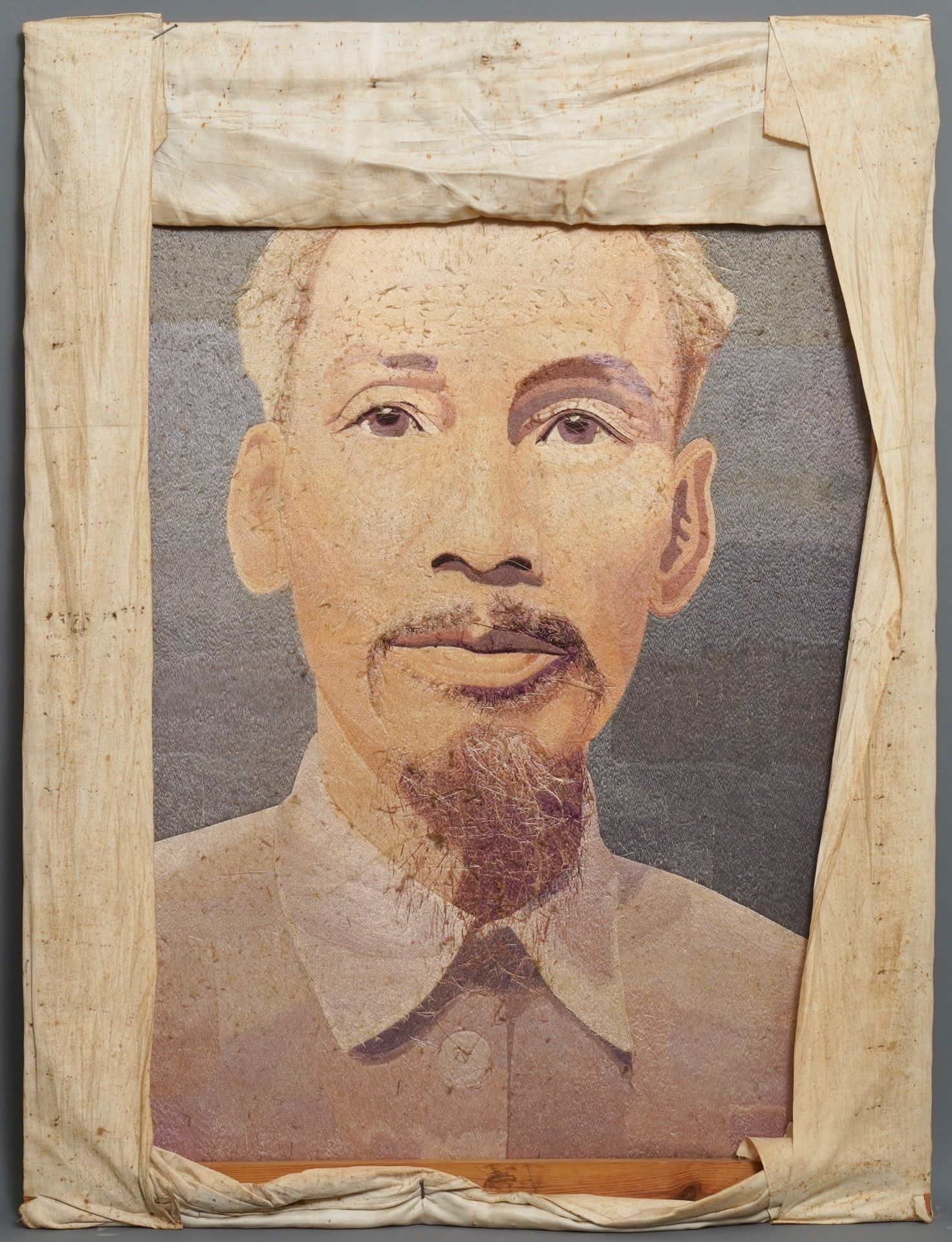 Vietnamese school, Nha Trang, 20th C.: an embroidered silk portrait of Ho Chi Minh - Image 2 of 6