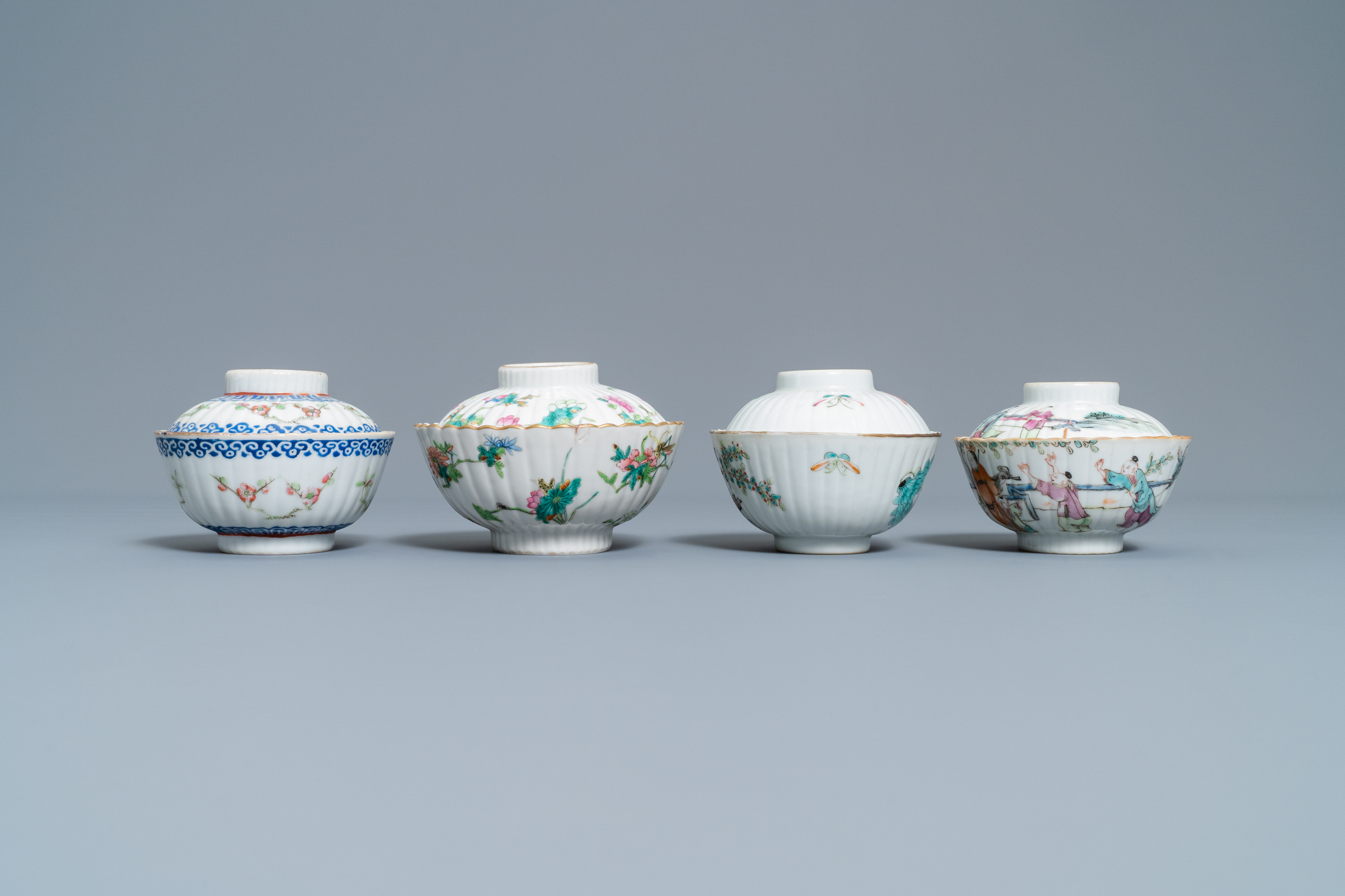 Two Chinese famille rose teapots and four covered bowls on stands, 19th C. - Image 2 of 42