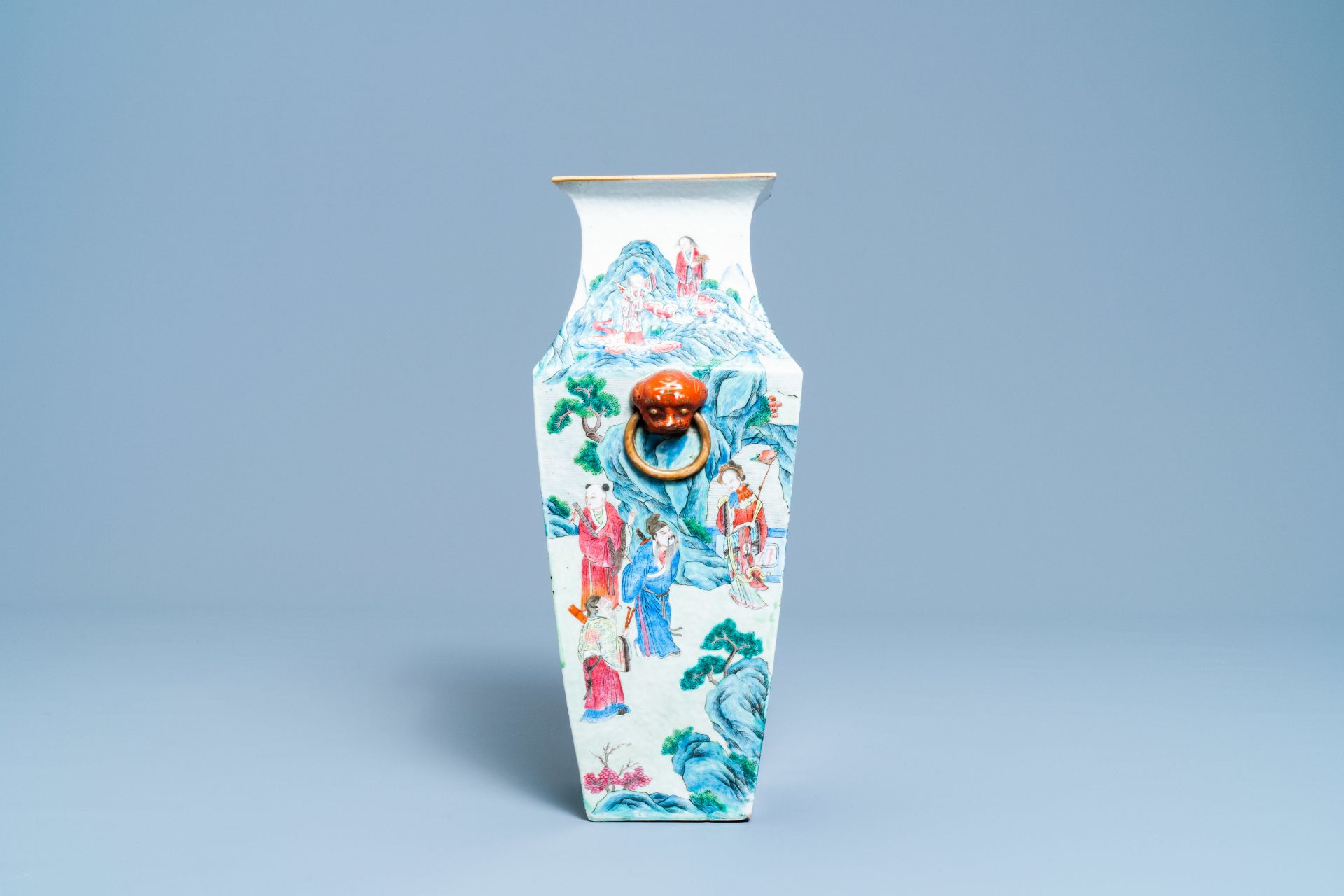 A square Chinese famille rose 'immortals' vase, 19th C. - Image 5 of 7