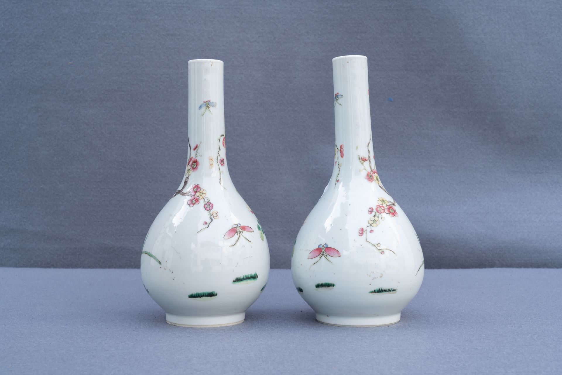 A pair of Chinese famille rose bottle vases, 19th C. - Image 9 of 10