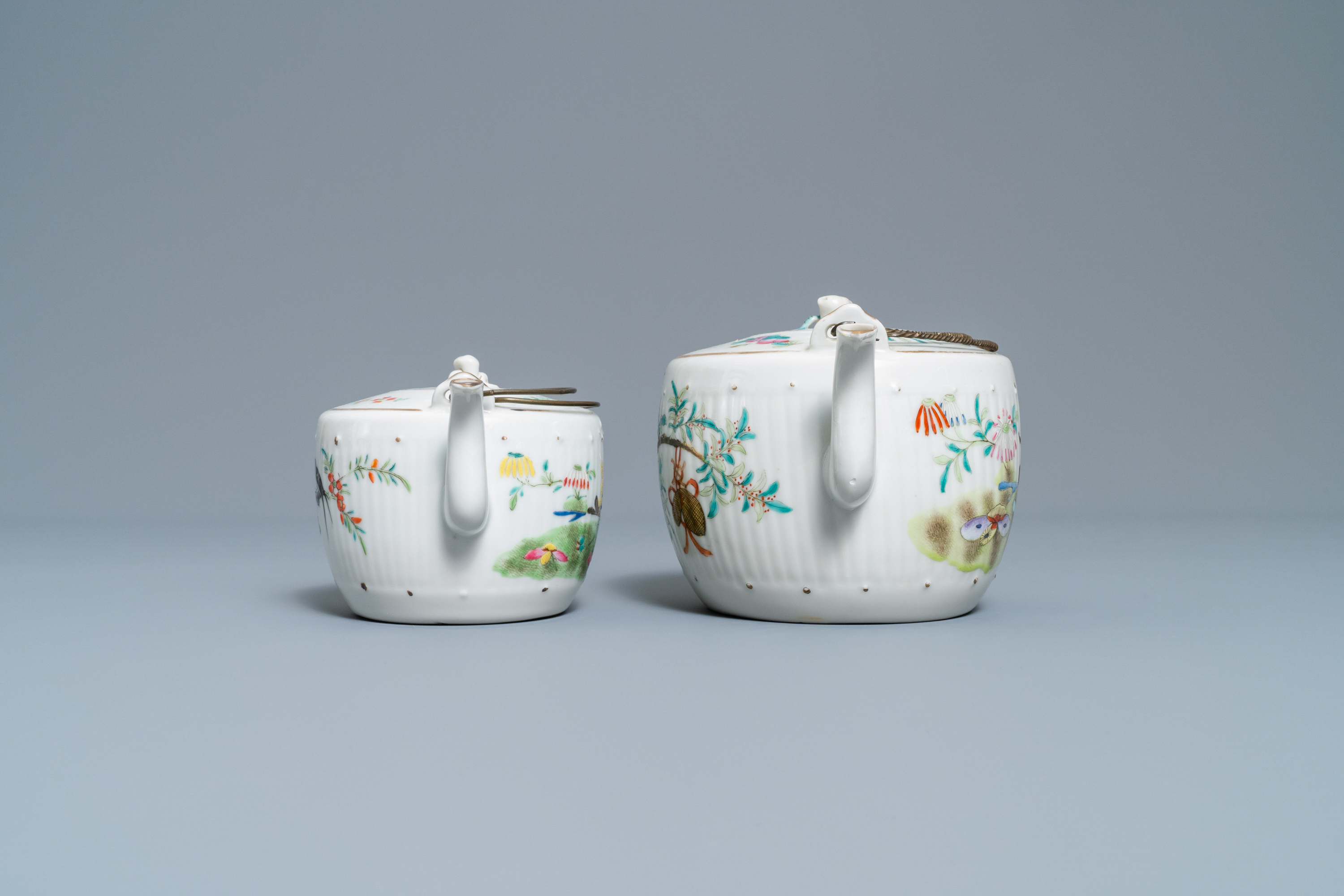 Two Chinese famille rose teapots and four covered bowls on stands, 19th C. - Image 13 of 42