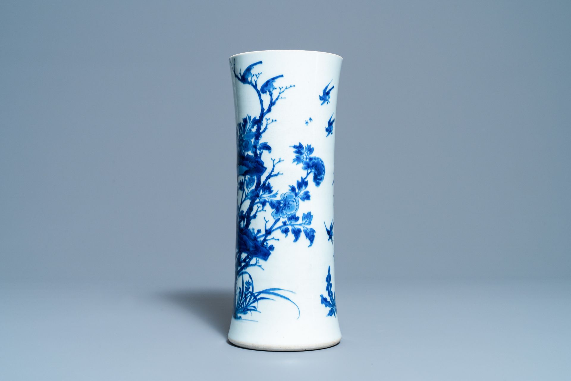 A Chinese blue and white beaker vase, Transitional period - Image 3 of 6