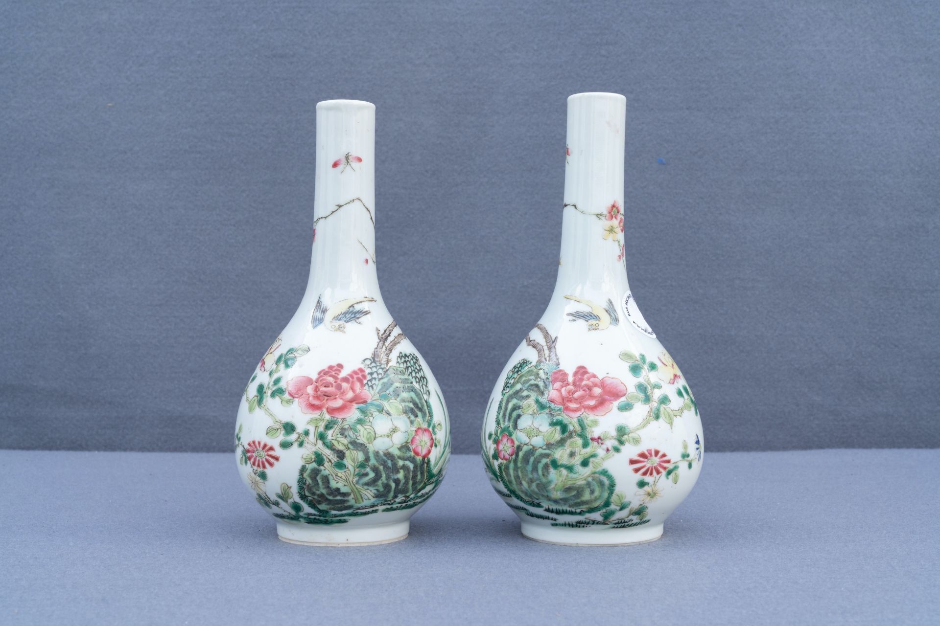 A pair of Chinese famille rose bottle vases, 19th C. - Image 8 of 10