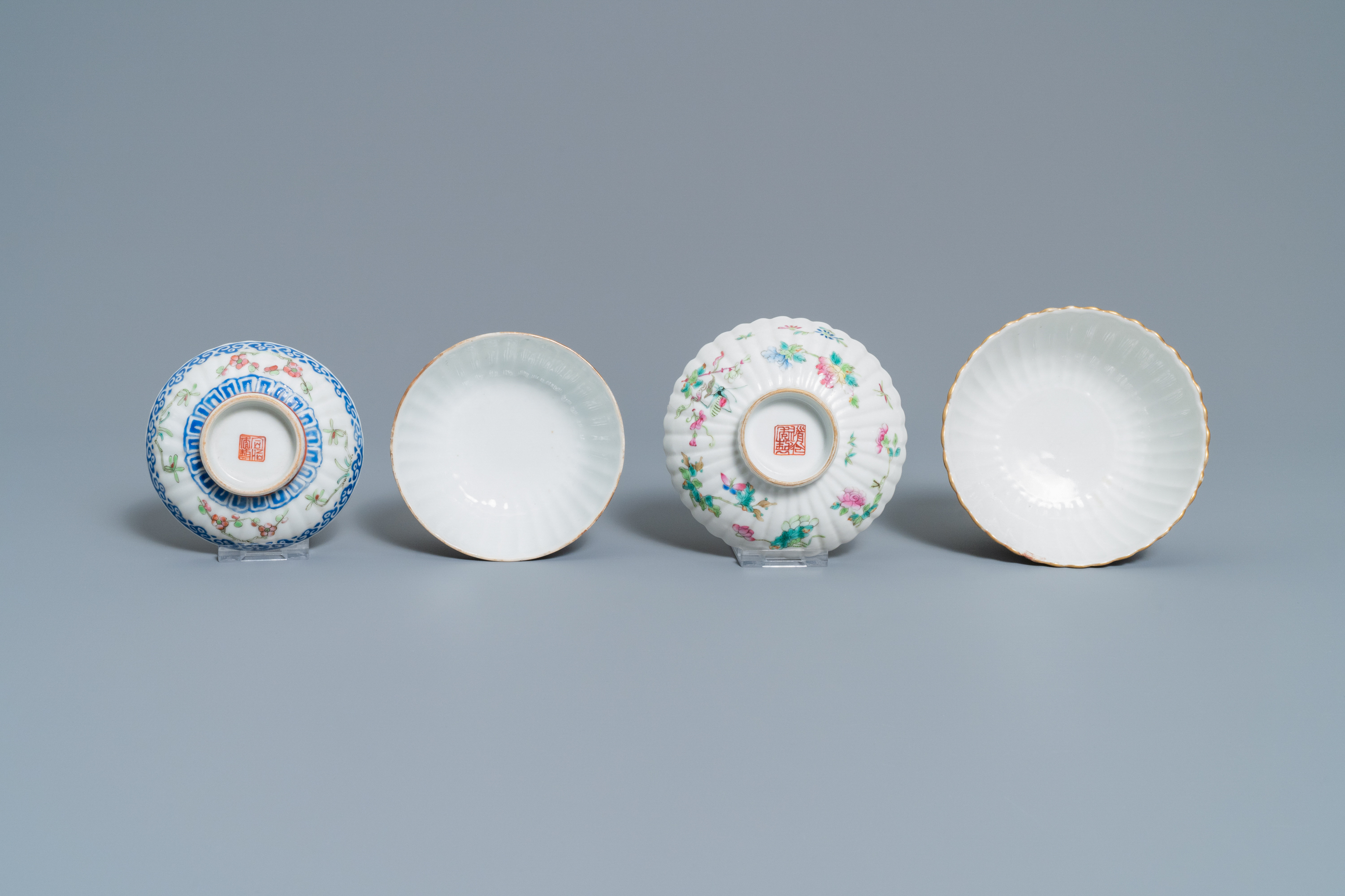 Two Chinese famille rose teapots and four covered bowls on stands, 19th C. - Image 6 of 42